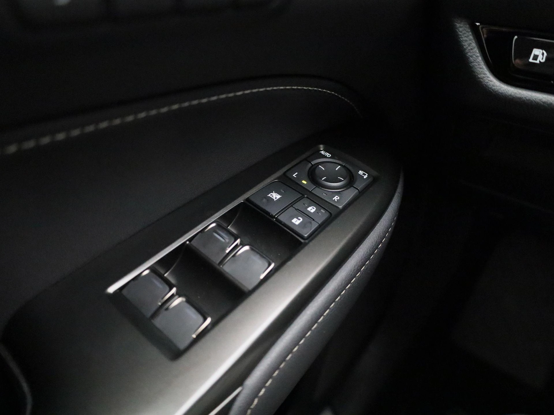 Lexus-NX-image-24