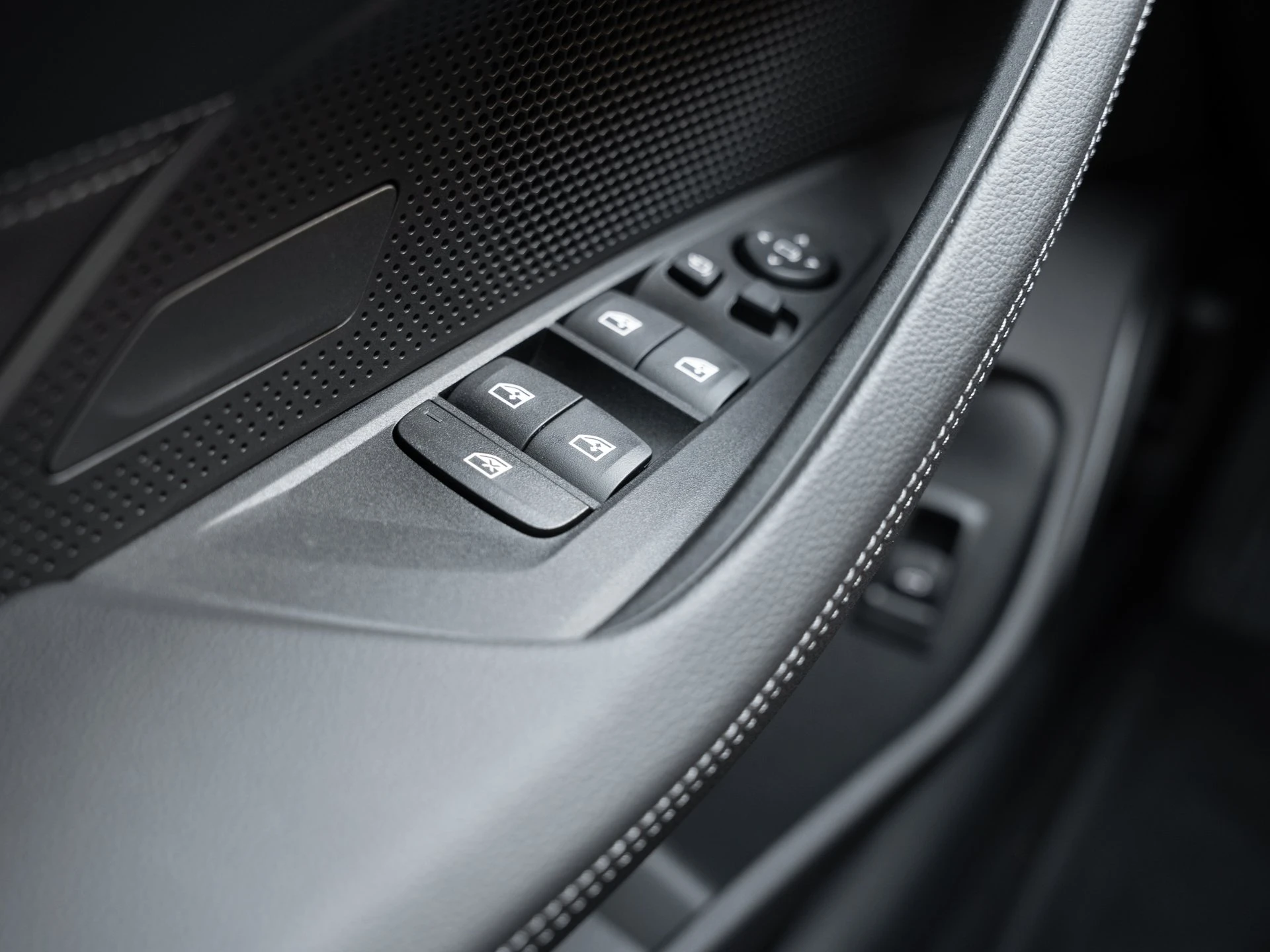 BMW-i4-image-22