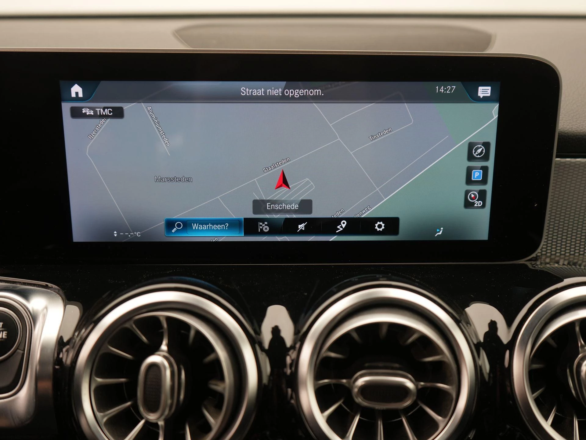 Mercedes-Benz-GLB-image-13
