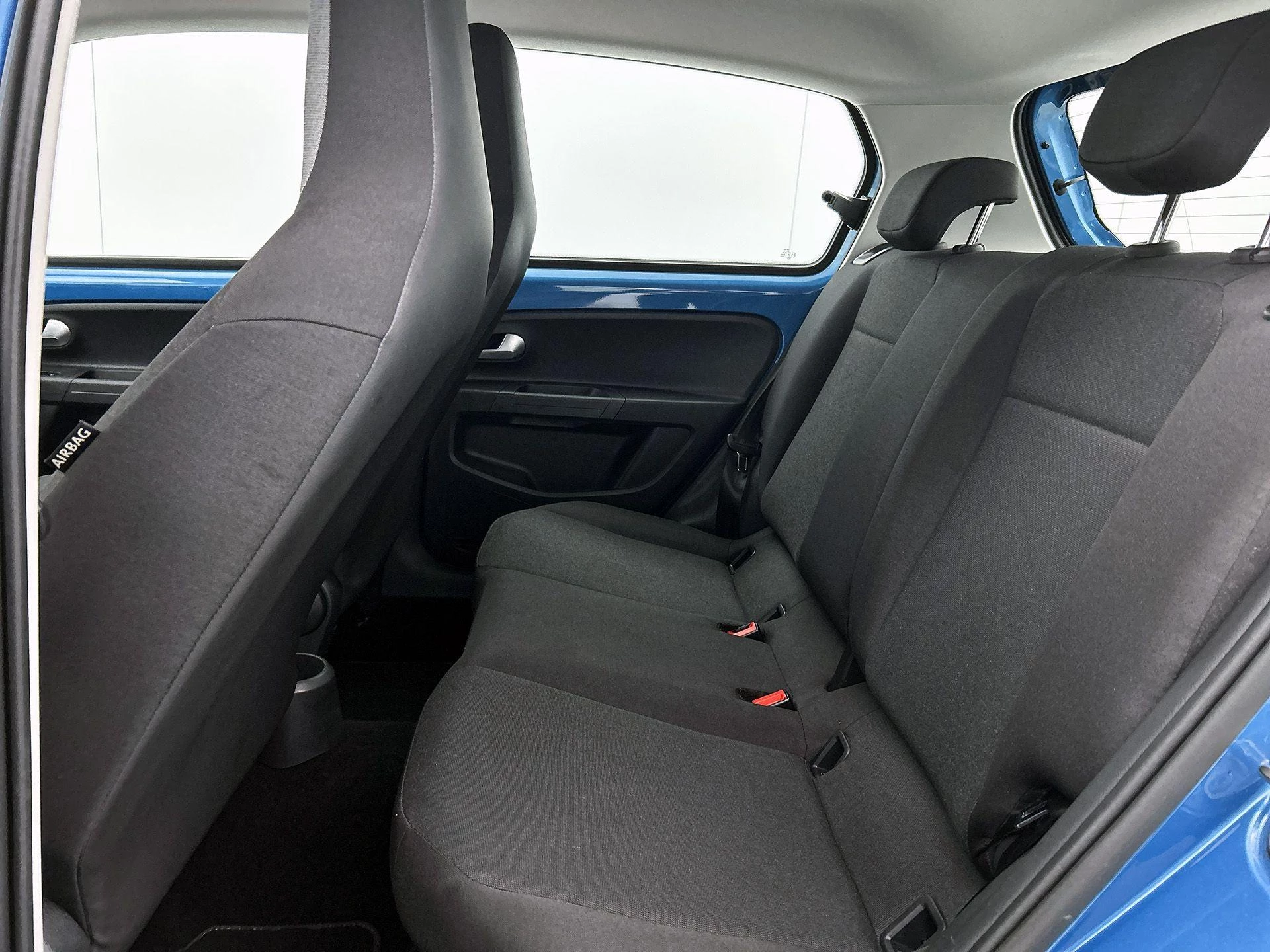 Volkswagen-up!-image-25