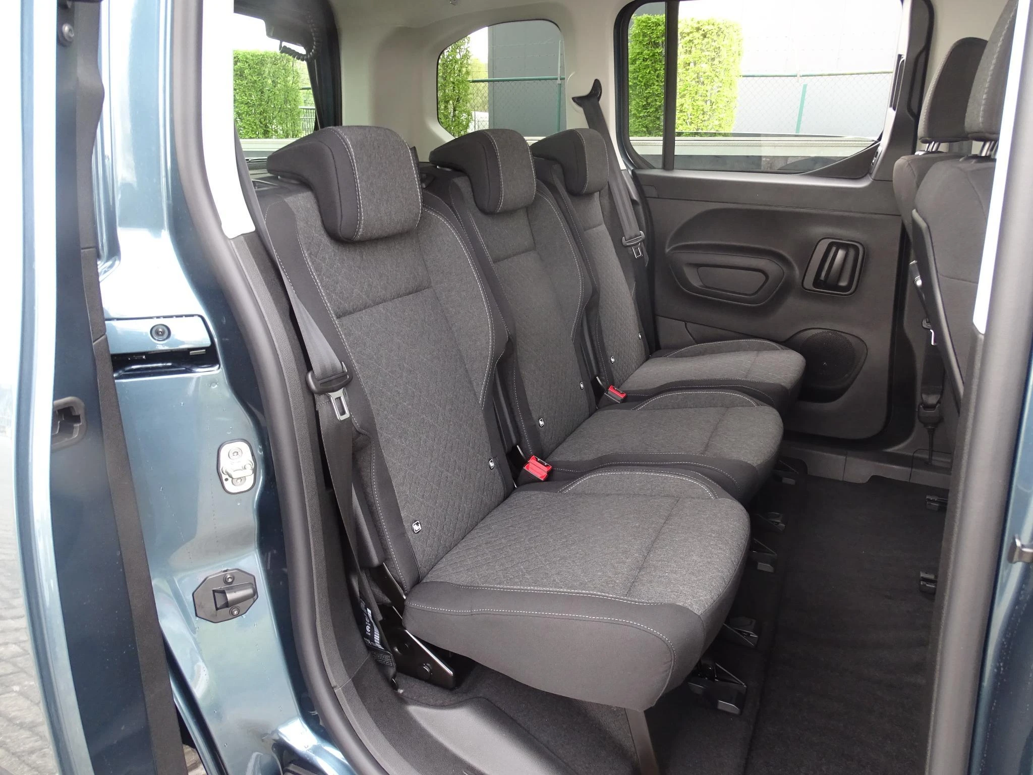 Opel Combo Life 1.2T Edition+gps+camera+park pilot achteraan