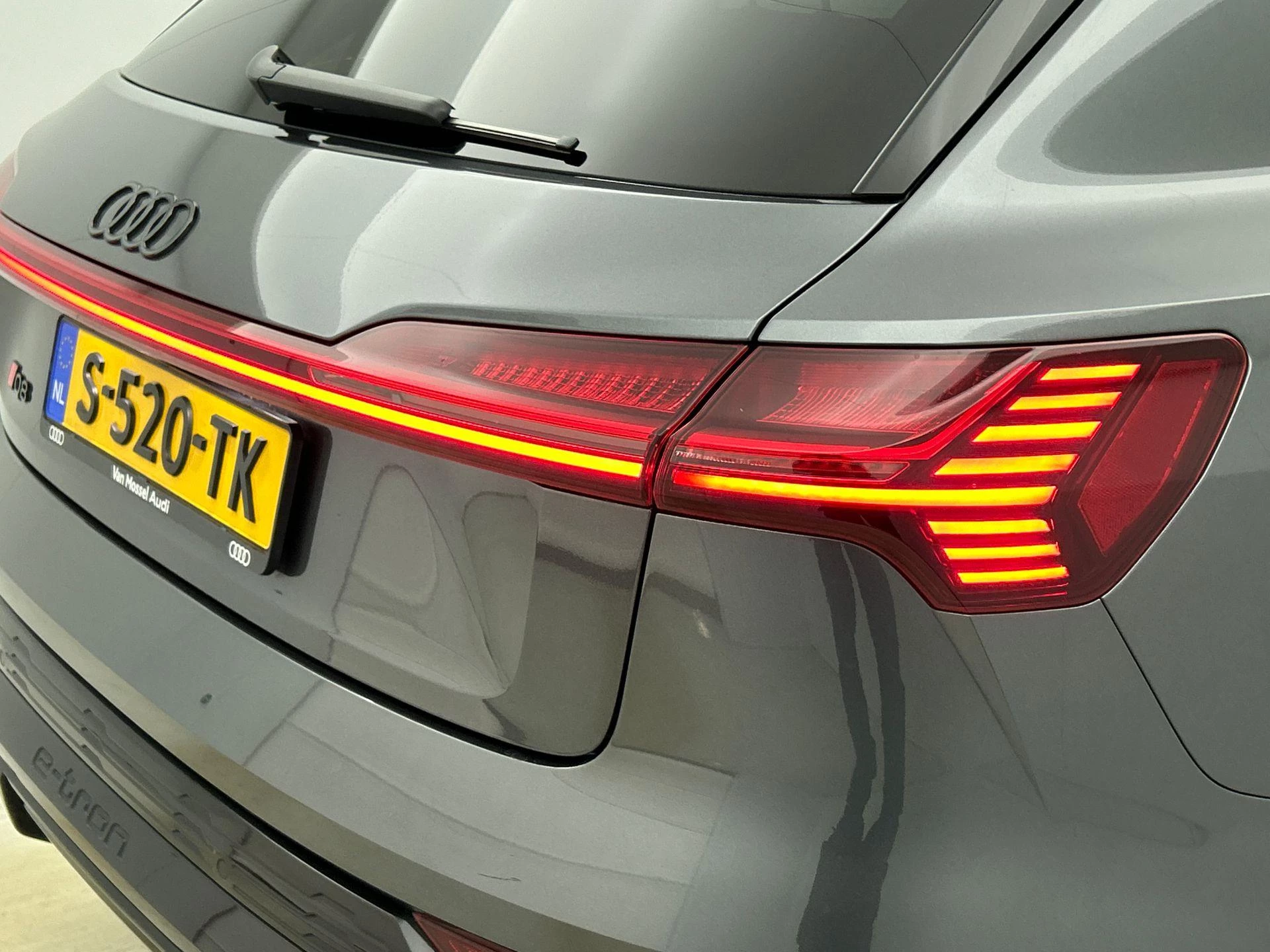 Audi-Q8 e-tron-image-7