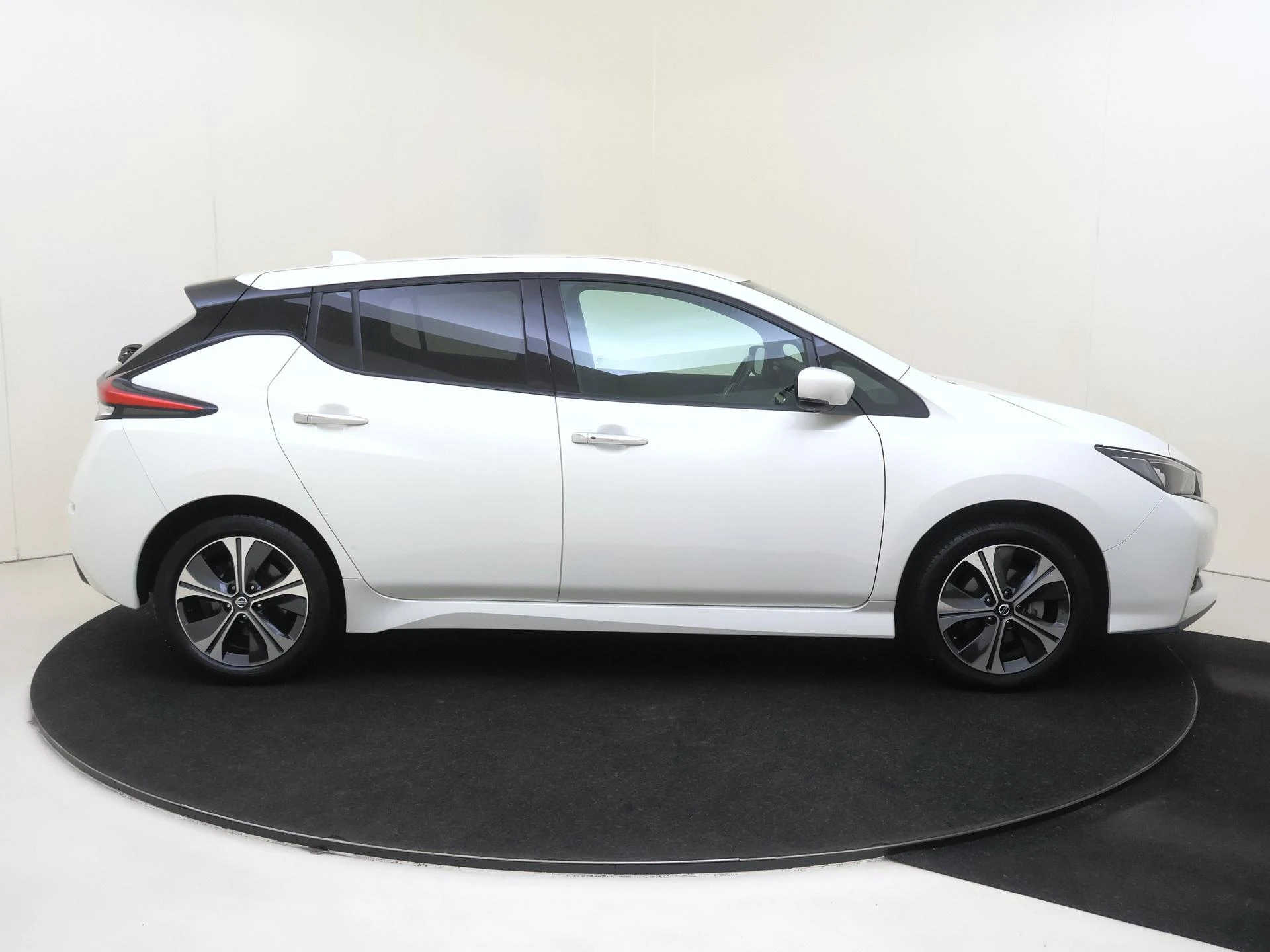 Nissan-Leaf-image-8