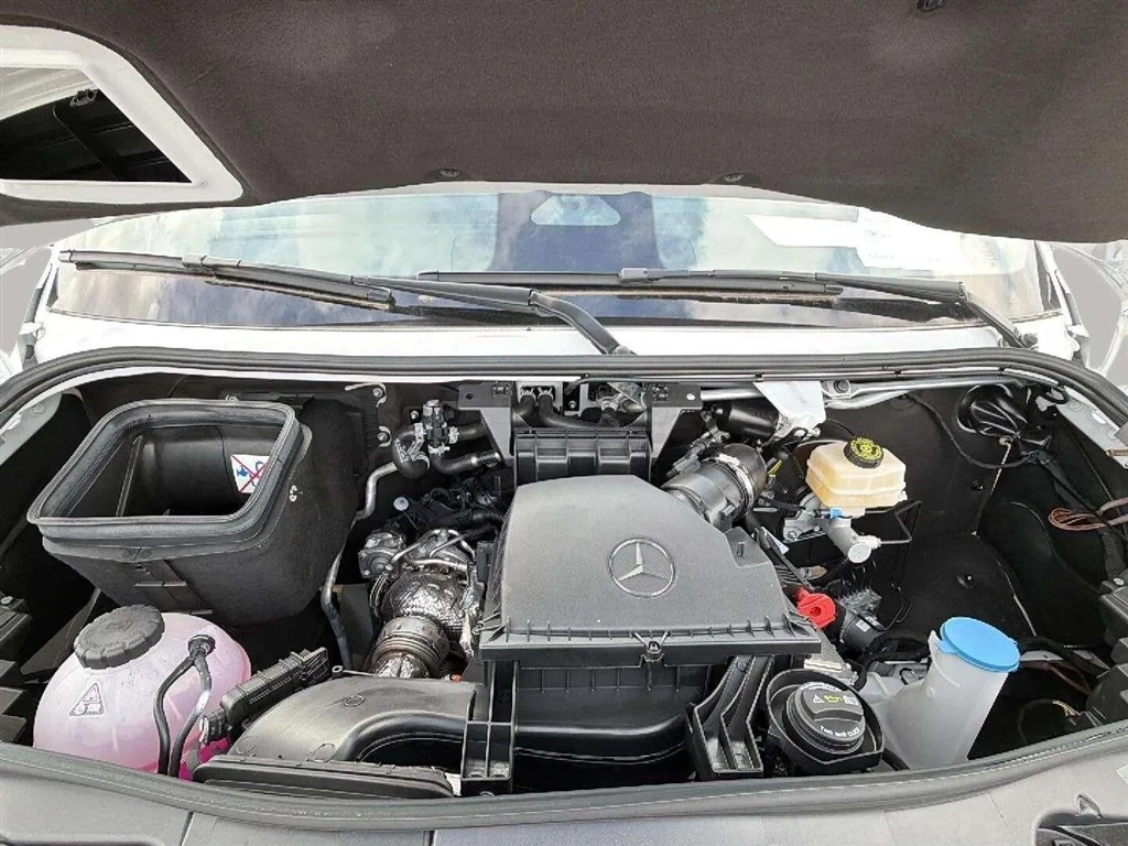Mercedes-Benz-Sprinter-image-20
