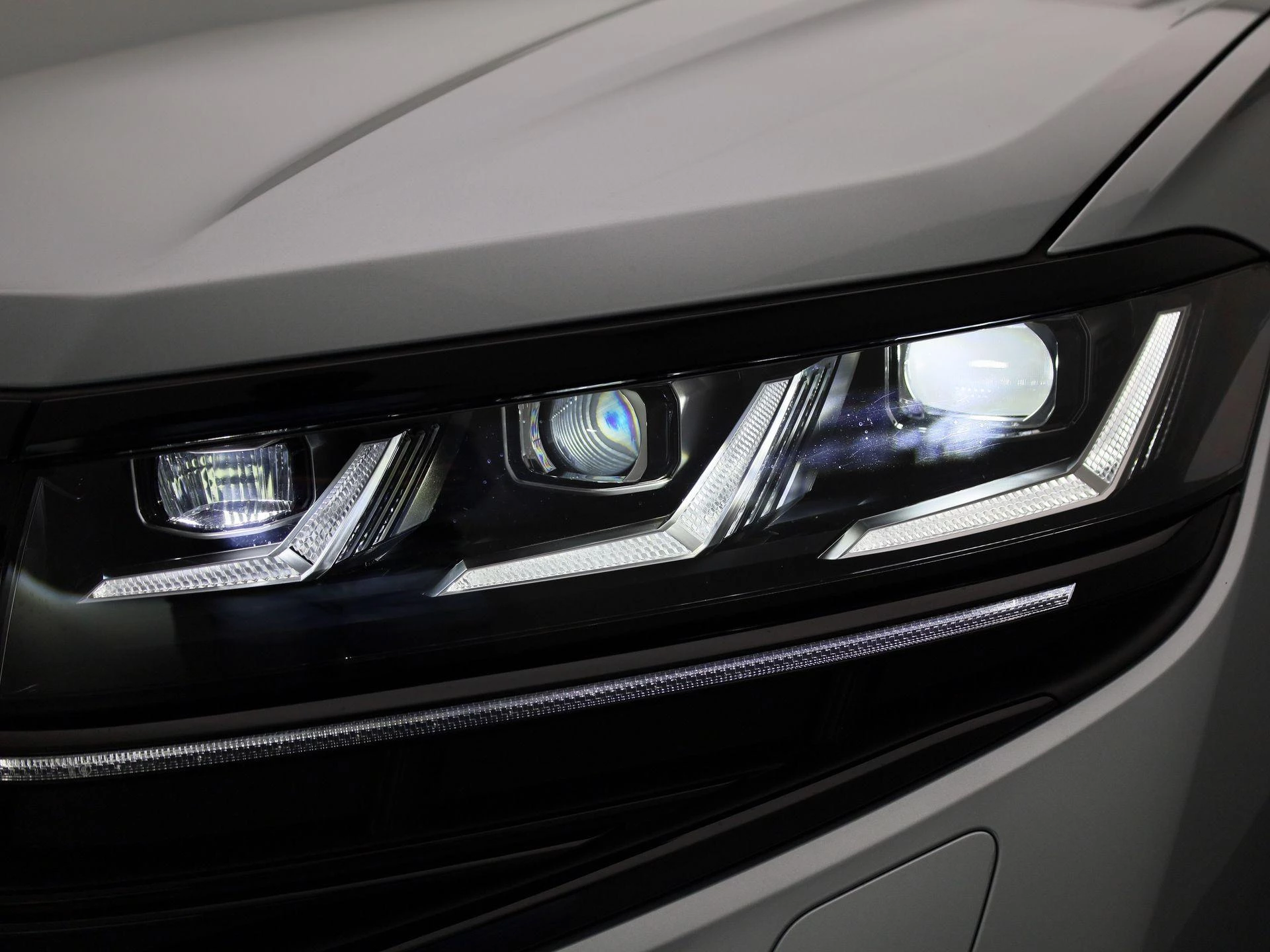 Volkswagen-Touareg-image-14