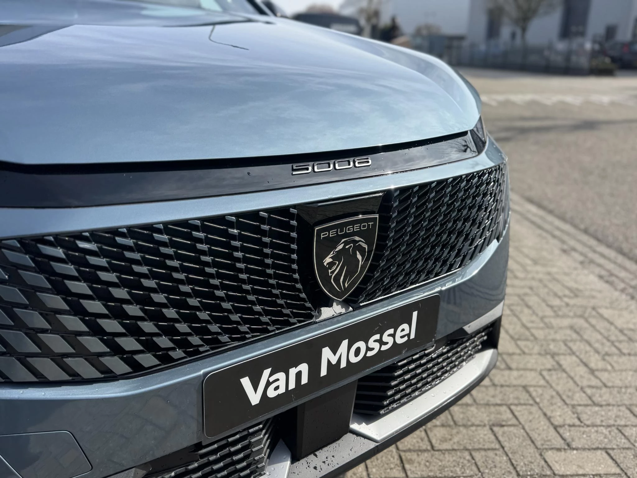 Peugeot-e-5008-image-7