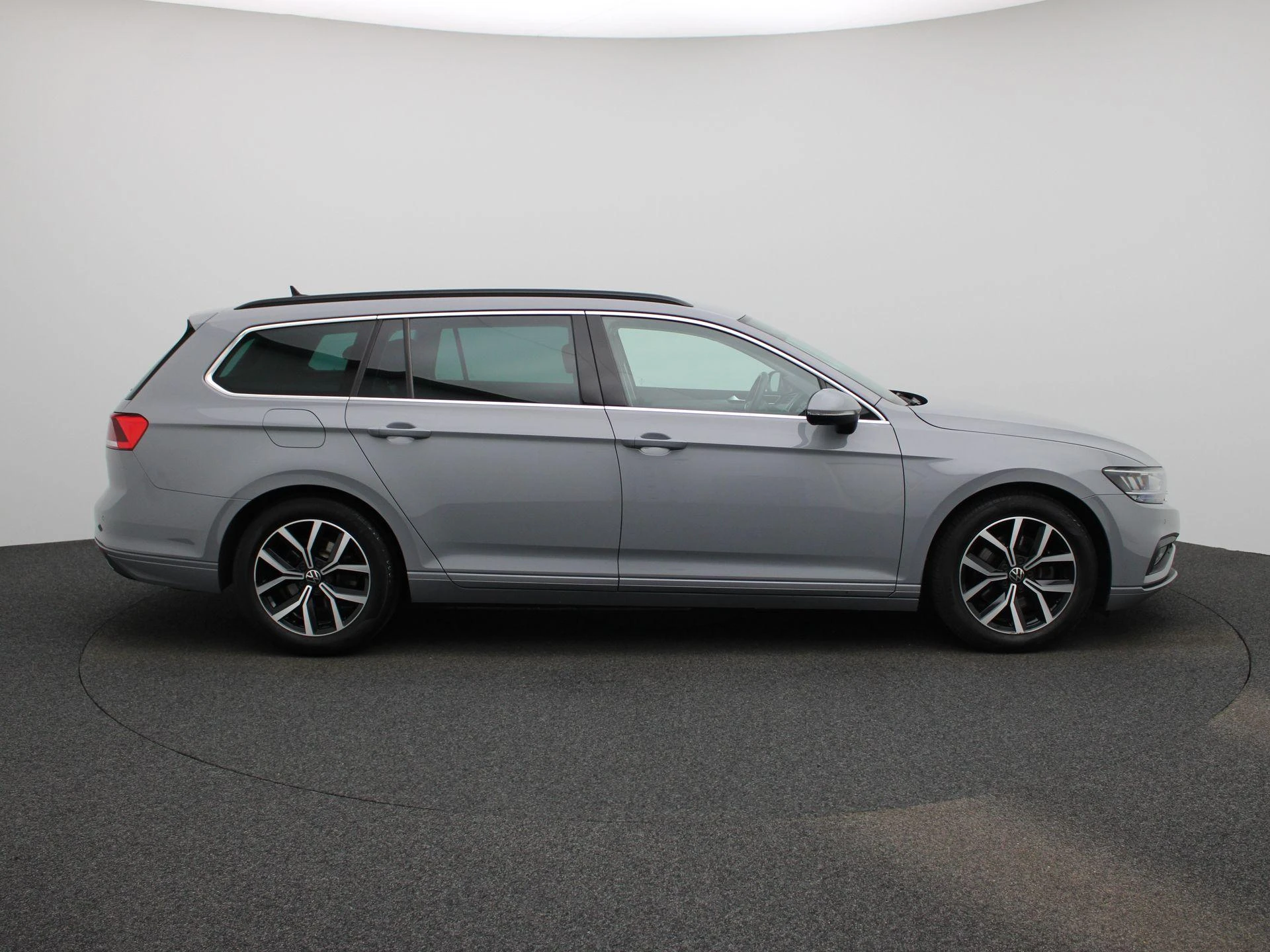 Volkswagen-Passat-image-5
