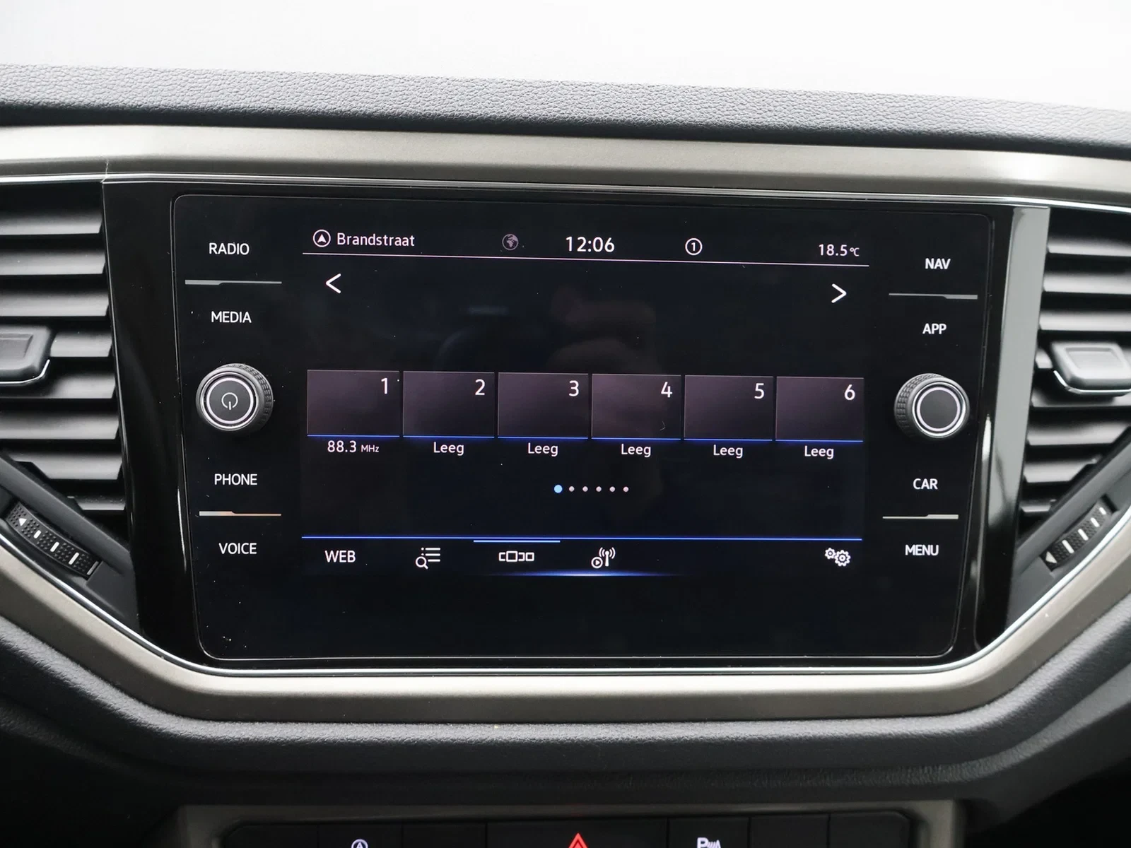 Volkswagen T-Roc T-Roc Style 1.6TDI 116PK *LEDER*PDC*ACC*AIRCO*APP-CONNECT*DAB-RADIO*ZETELVERWARMING*...*
