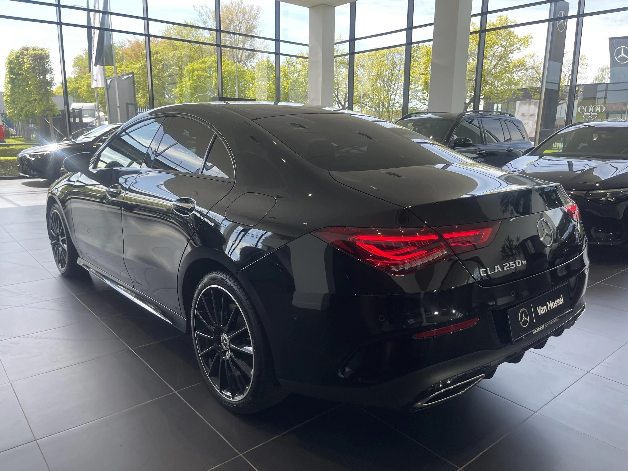 Mercedes-Benz CLA 250 e AMG Line + LEDER + CARPLAY + BURMESTER + MULTIBEAM LED +