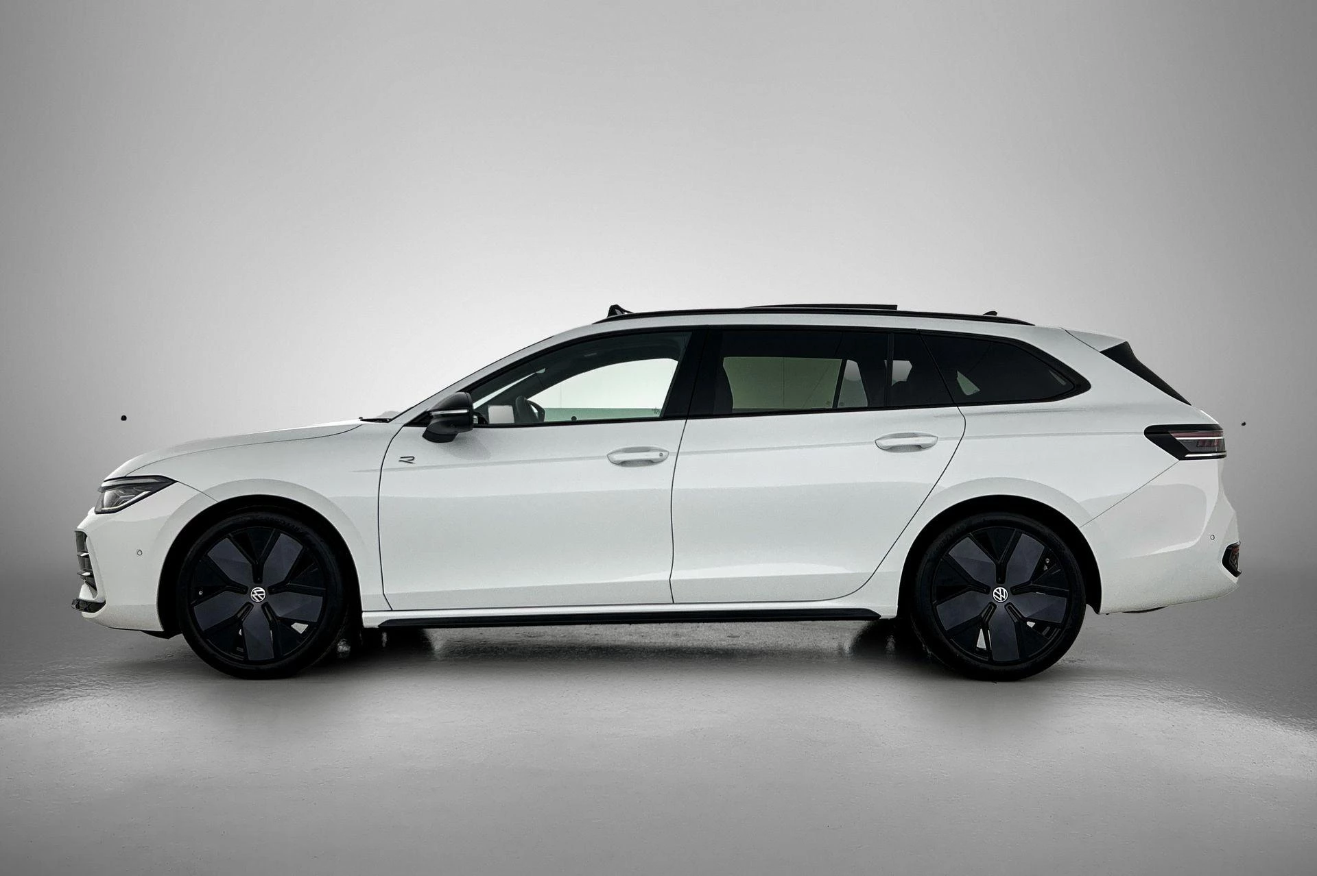 Volkswagen-Passat-image-1