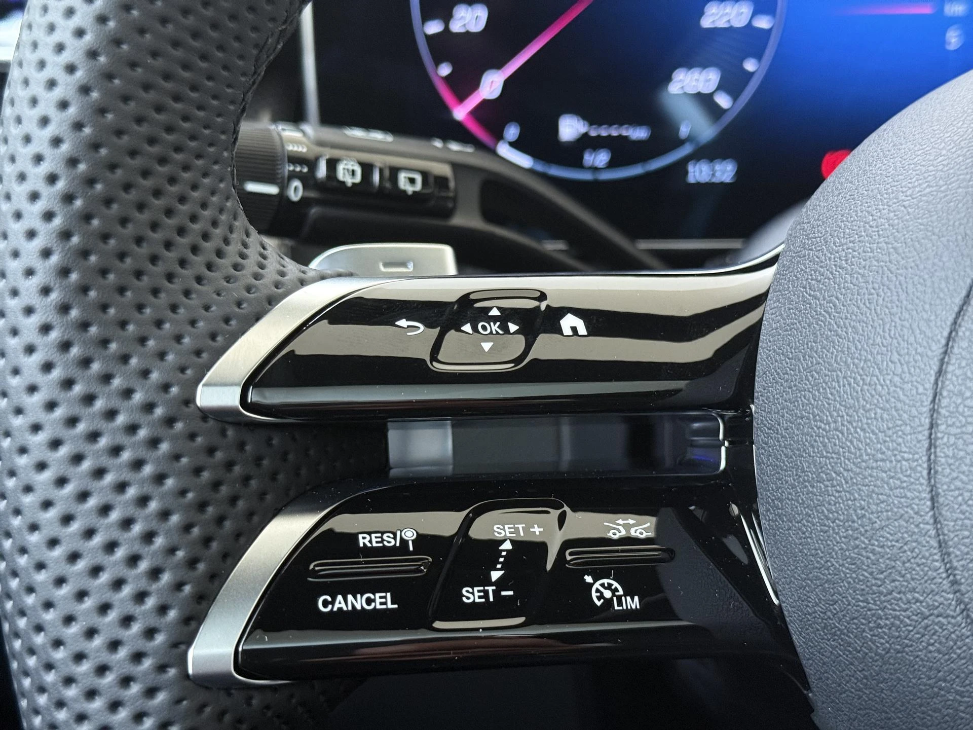 Mercedes-Benz-GLC-image-11