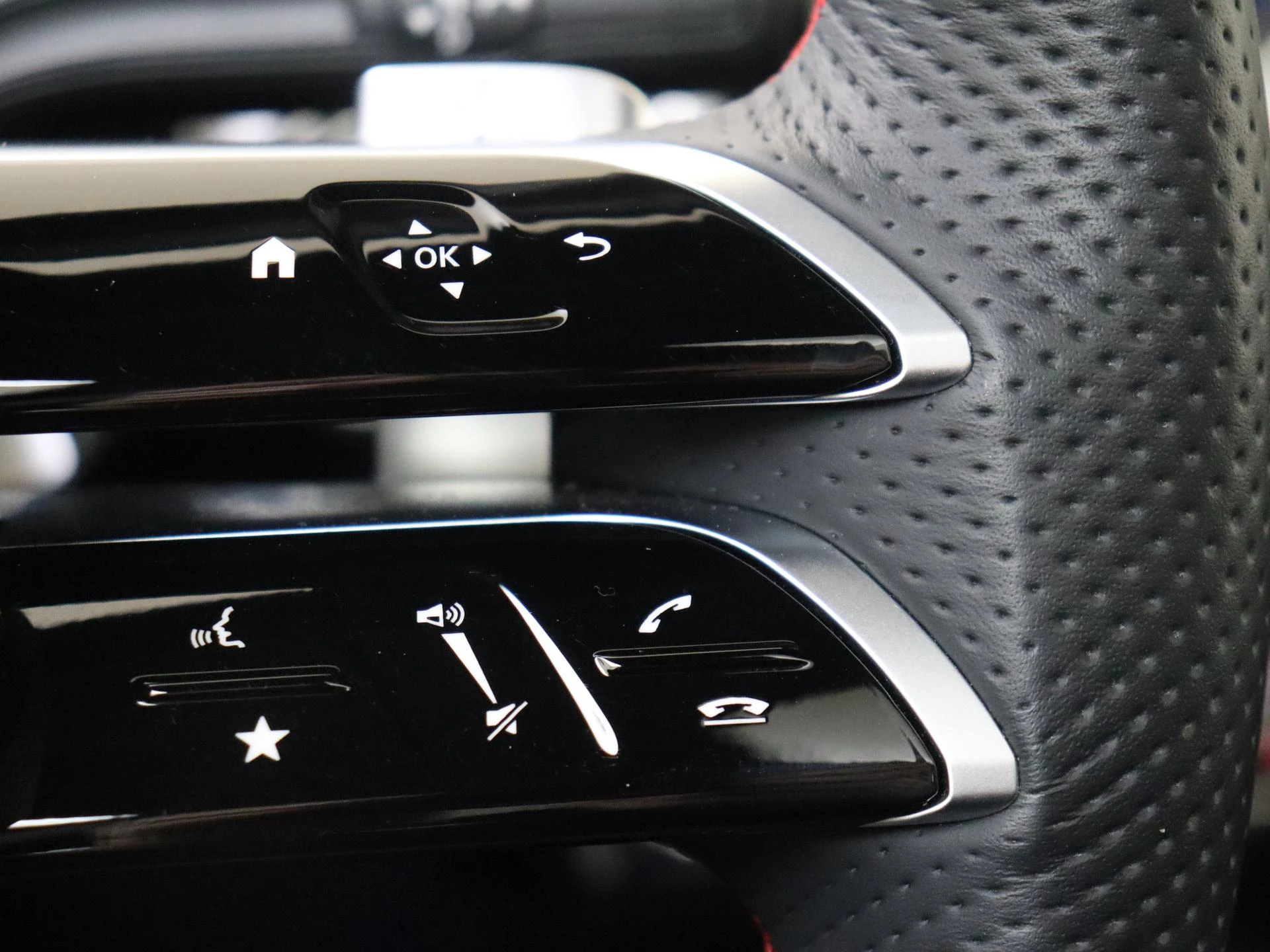 Mercedes-Benz-GLA-image-13