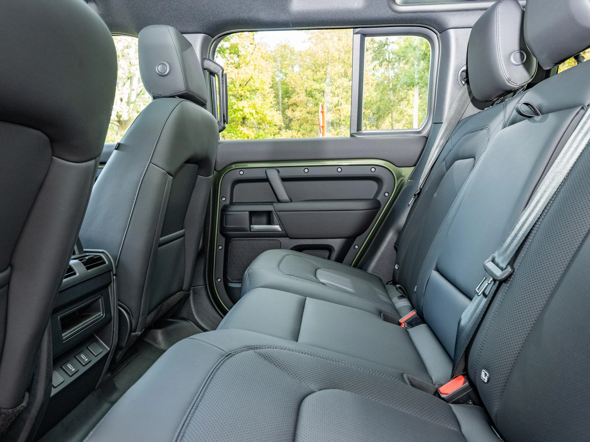 Land Rover-Defender-image-16