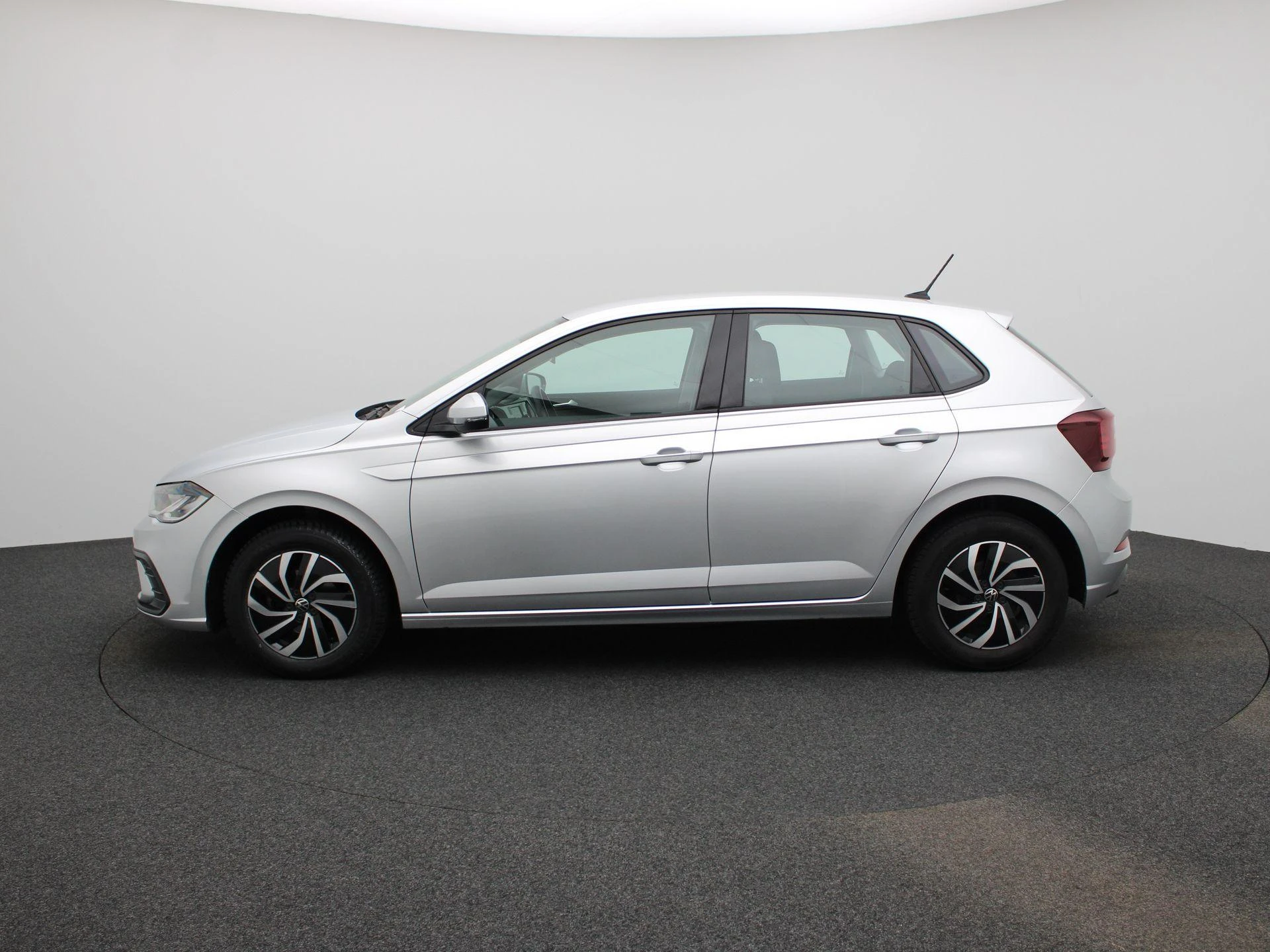 Volkswagen-Polo-image-3
