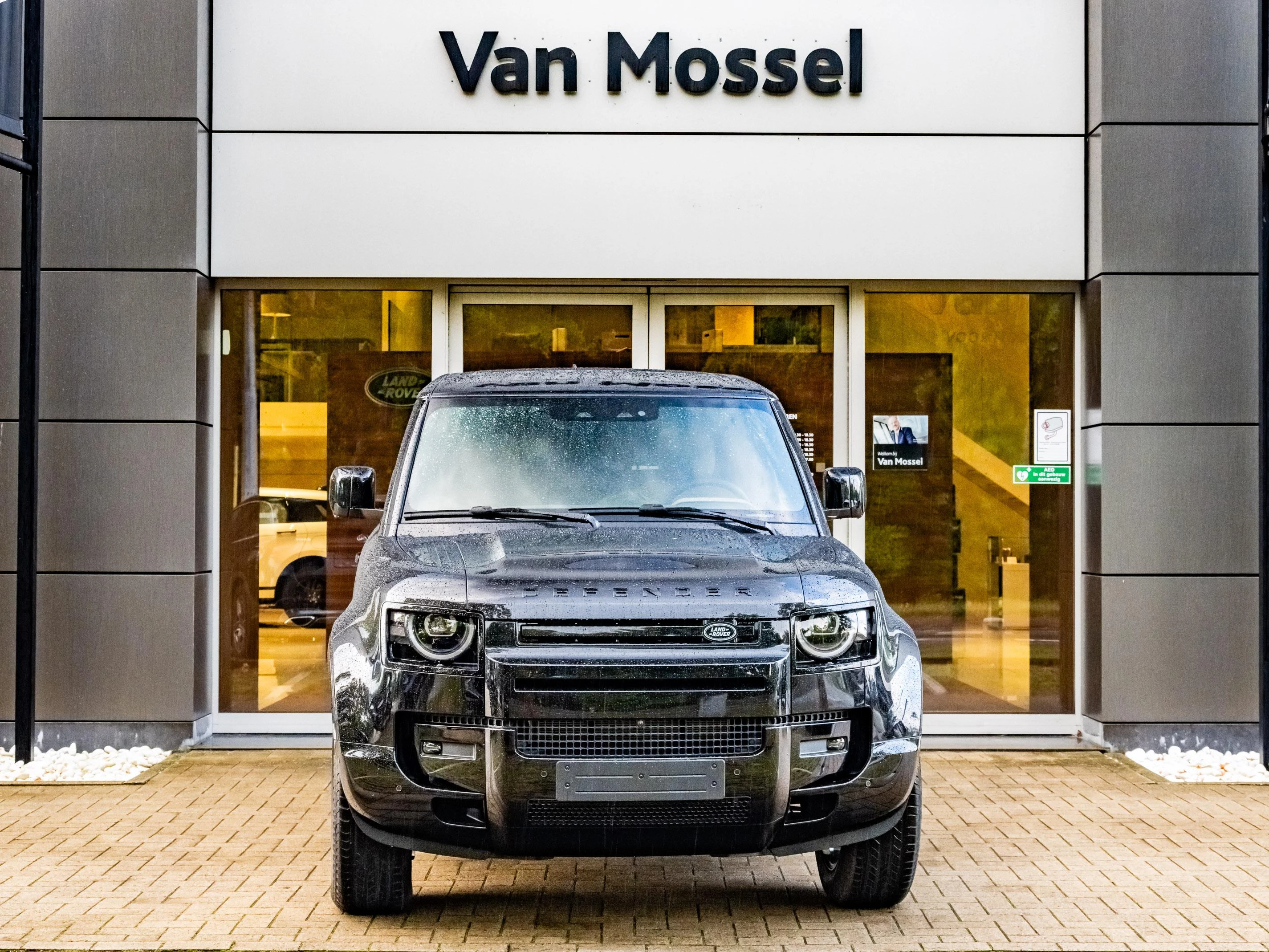 Land Rover-Defender-image-1