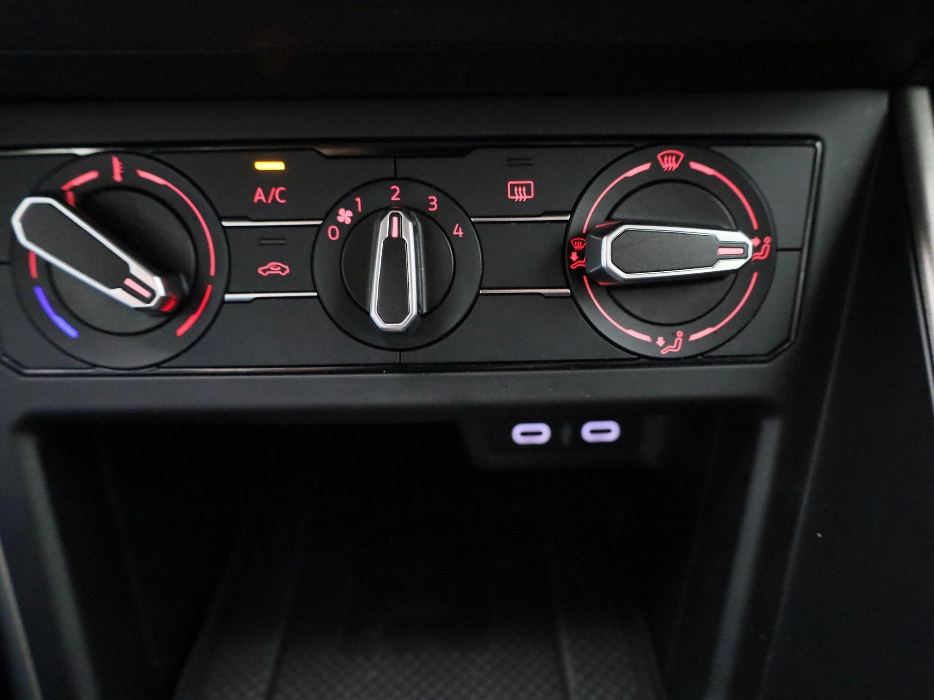 Volkswagen-Polo-image-22