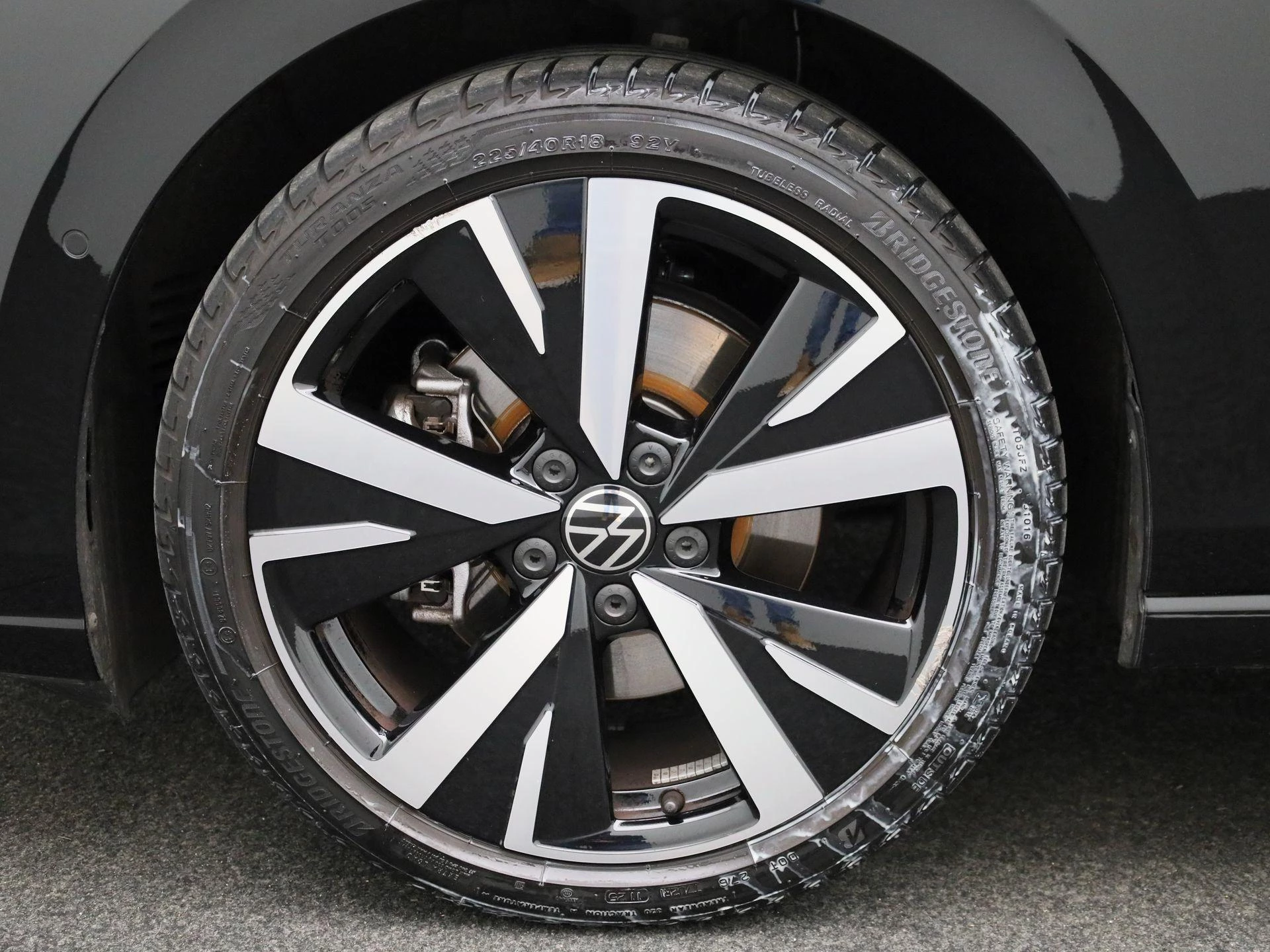 Volkswagen-Golf-image-11