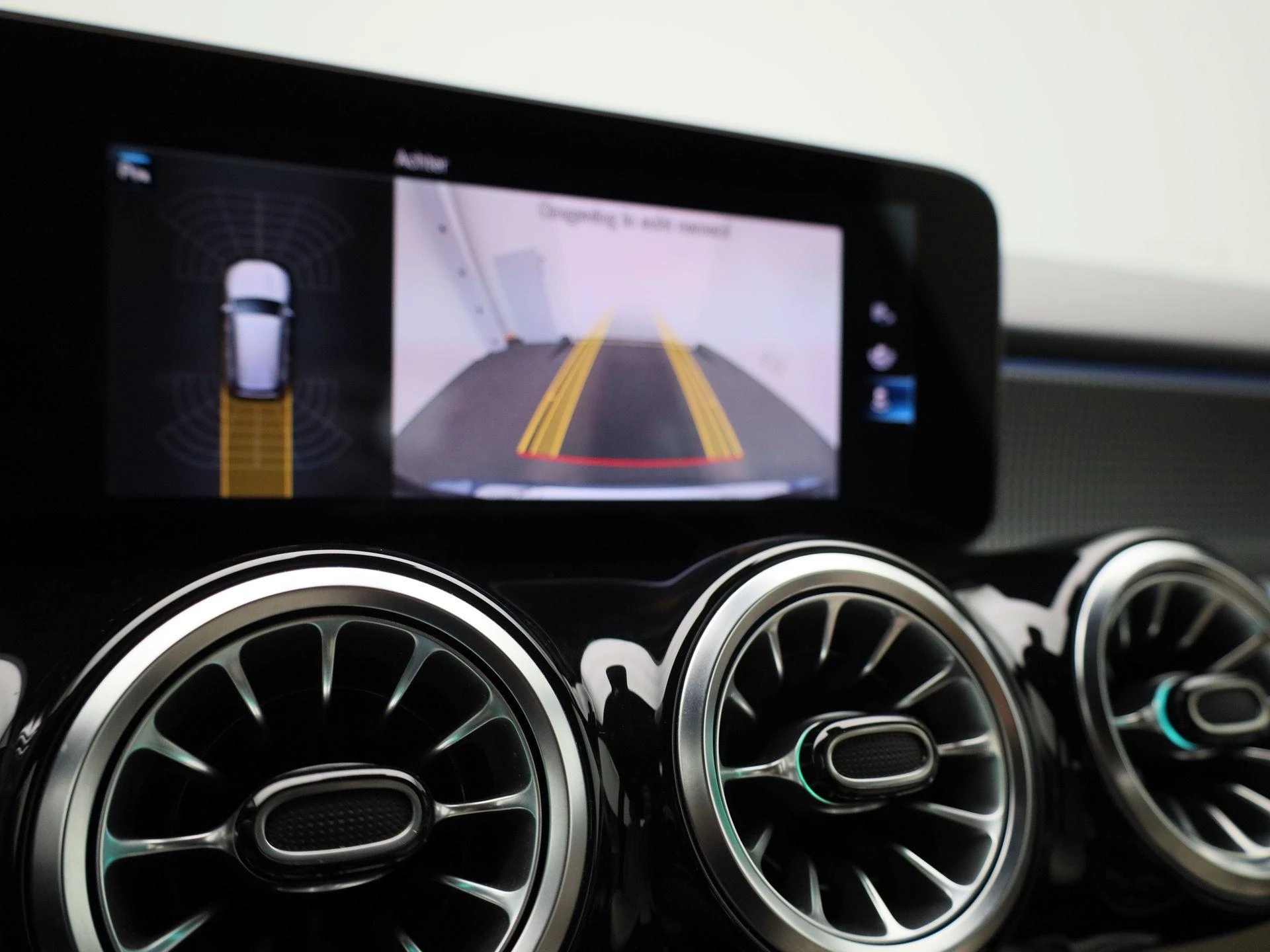 Mercedes-Benz GLB 200 LUXURY LINE + LEDER + PANO + 7-ZIT + CARPLAY +