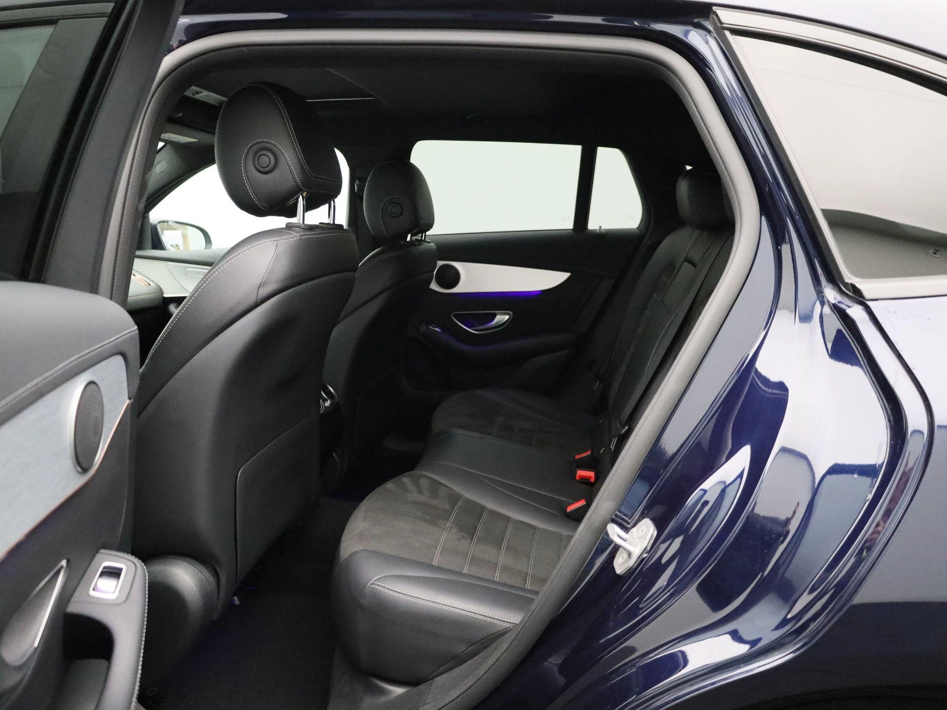 Mercedes-Benz-EQC-image-9