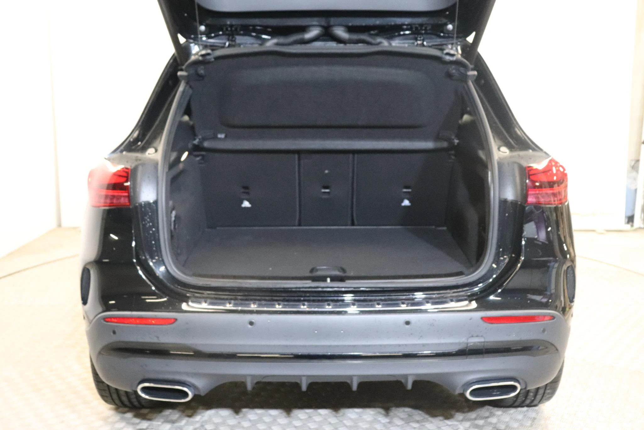 Mercedes-Benz-GLA-image-5