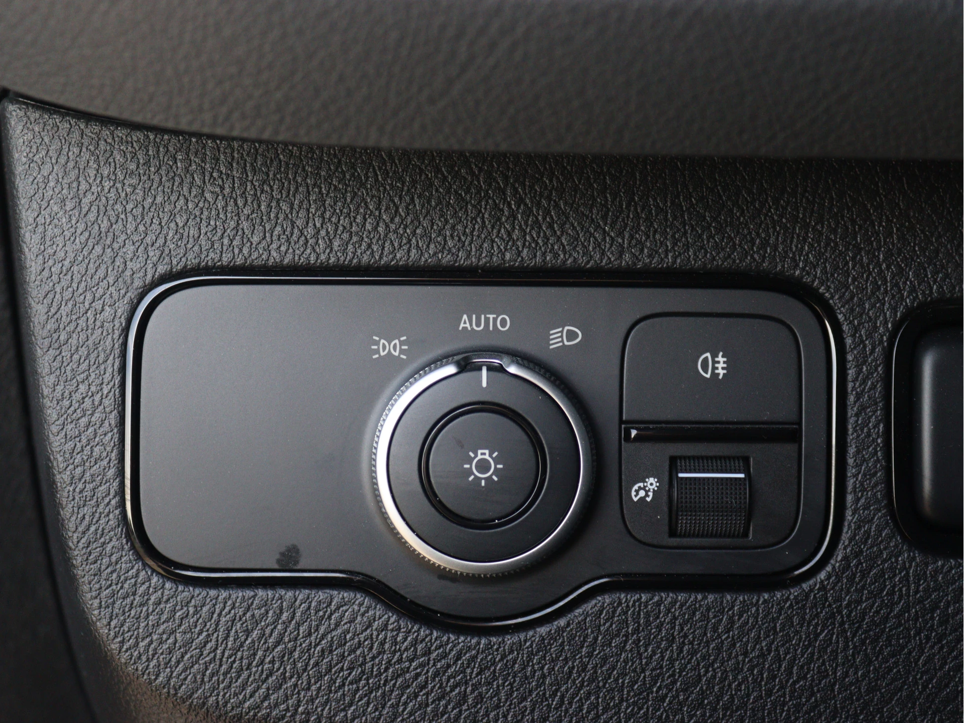 Mercedes-Benz-Sprinter-image-4