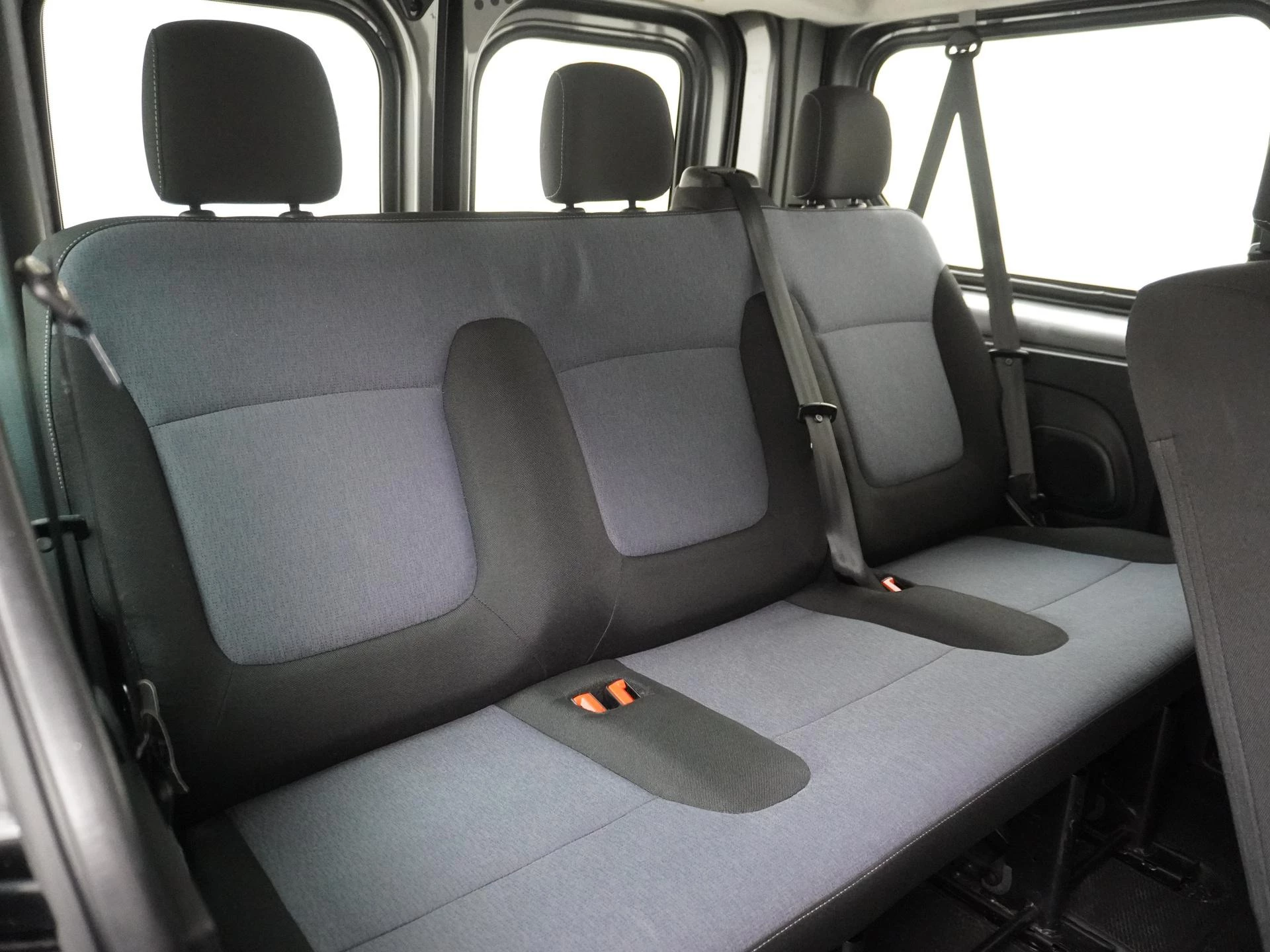 Opel-Vivaro-image-6