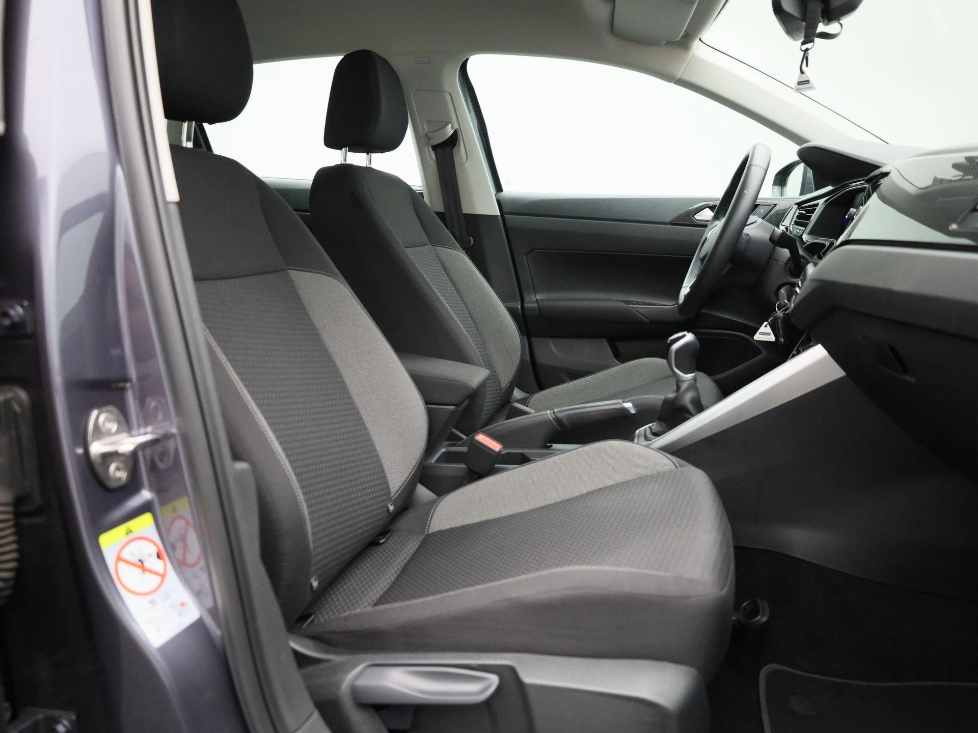 Volkswagen-Polo-image-33