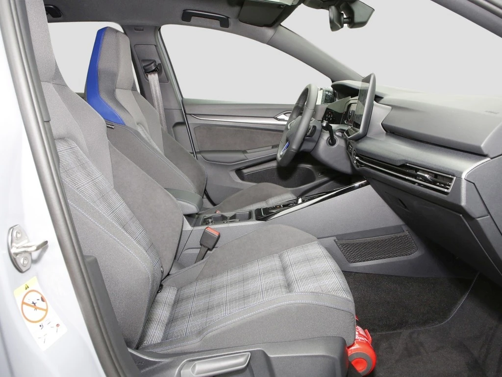 Volkswagen-Golf-image-7
