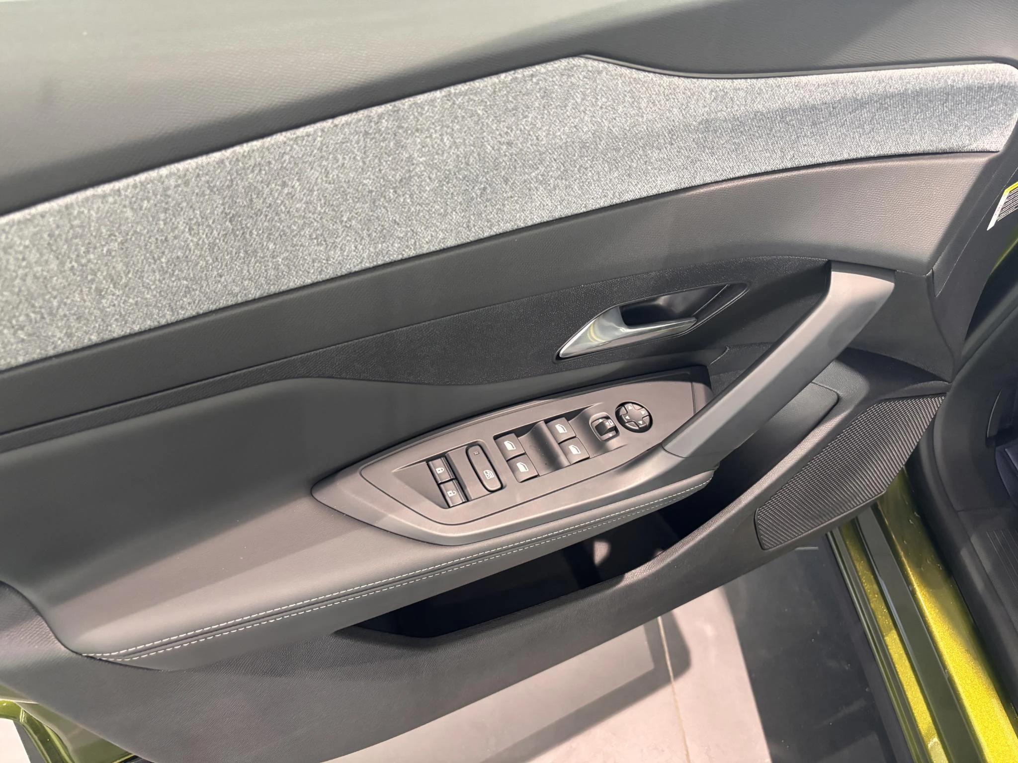 Peugeot 408 1.2 Allure Hybrid 145