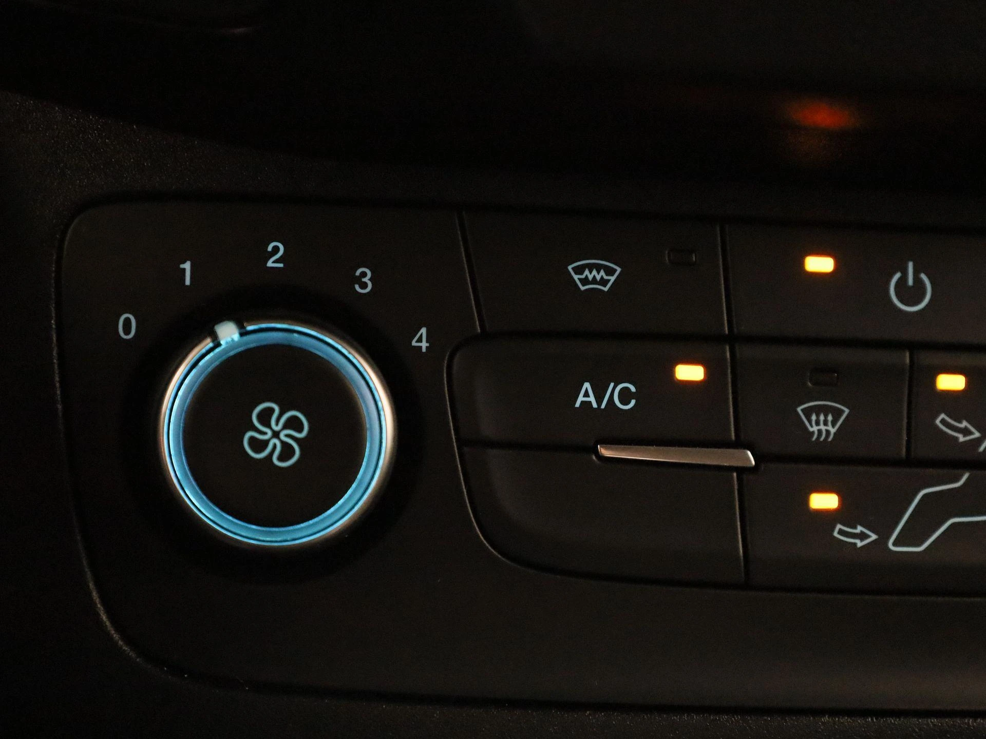 Ford-Transit Connect-image-25