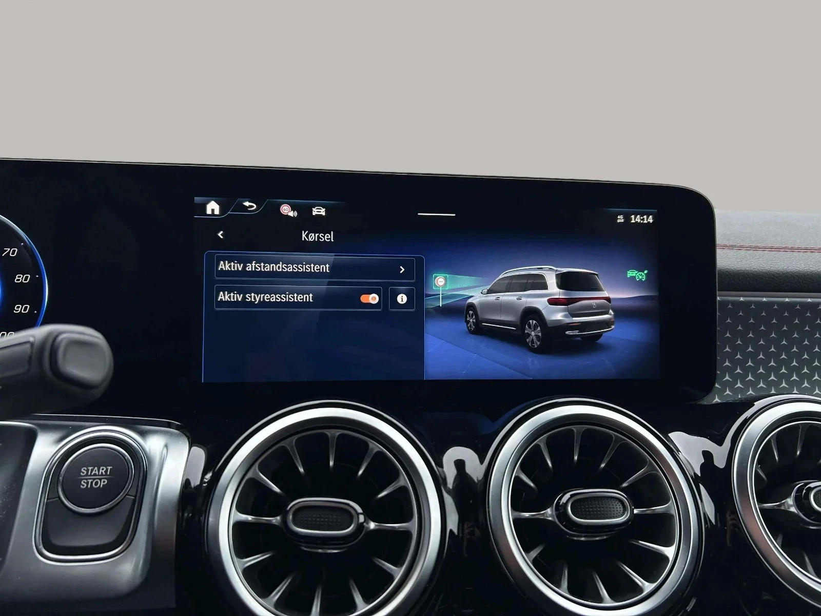 Mercedes-Benz-EQB-image-18