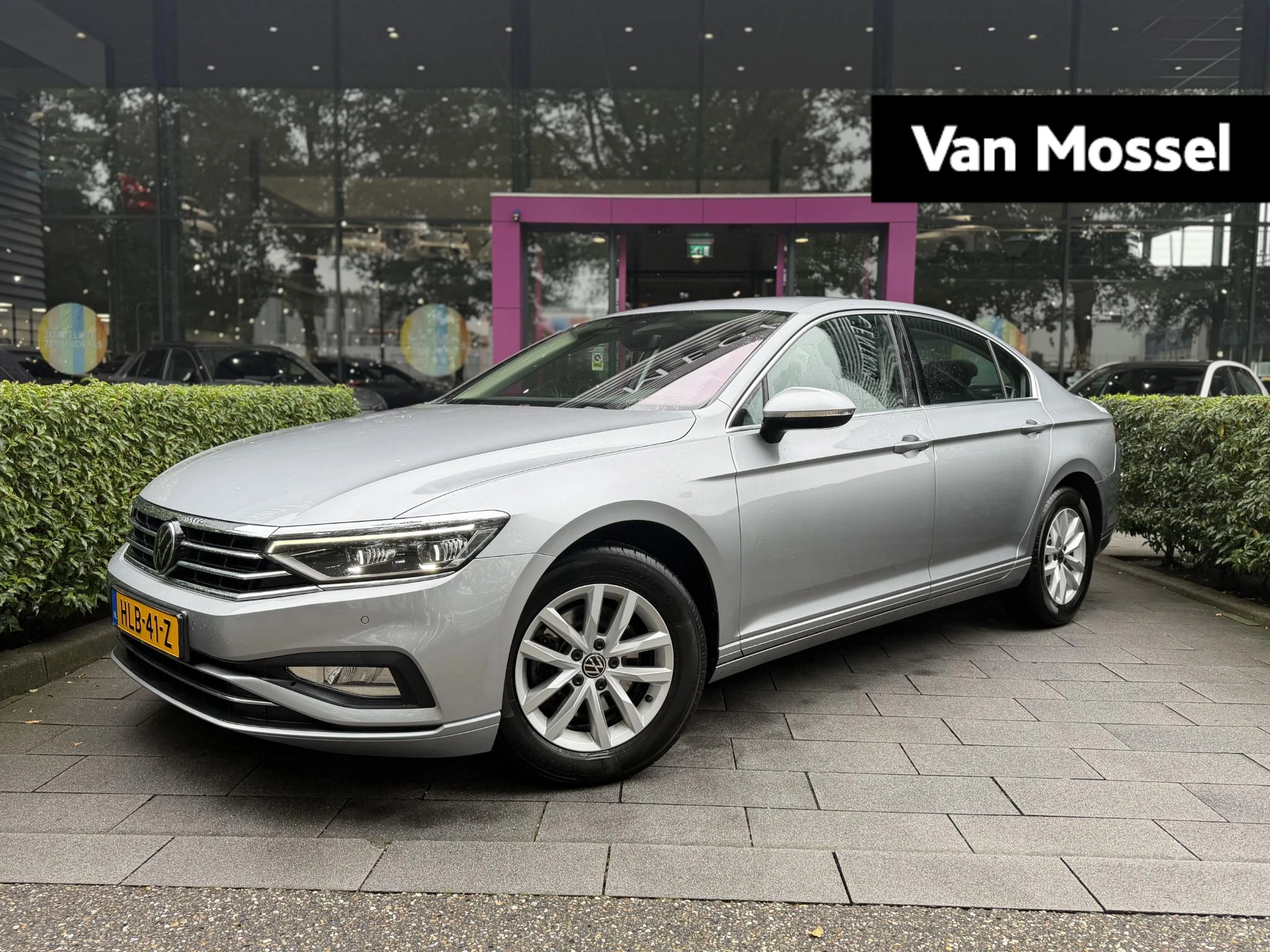 Volkswagen-Passat-image-0