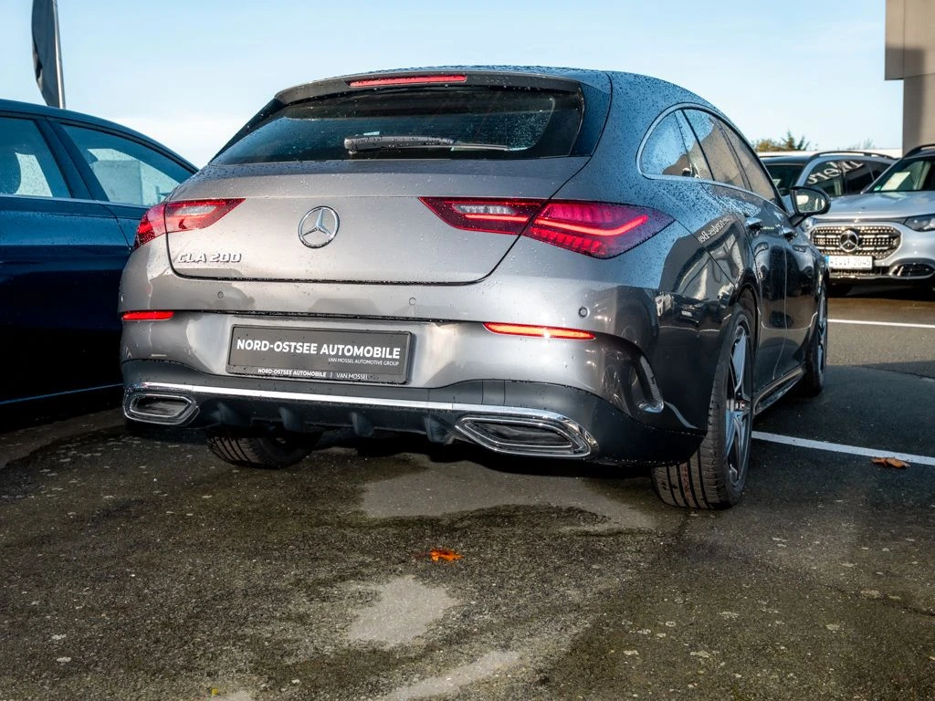 Mercedes-Benz-CLA 200-image-5