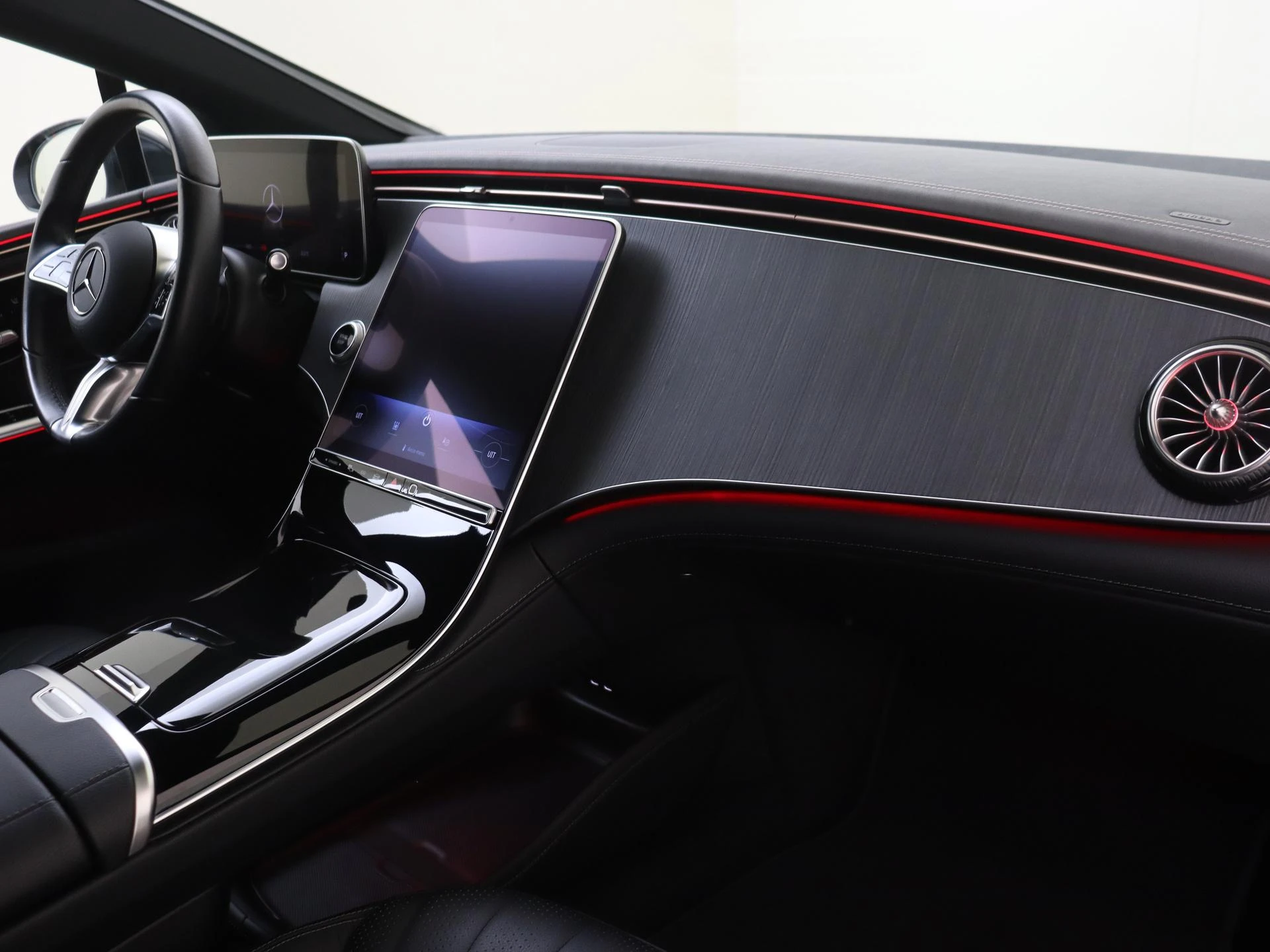 Mercedes-Benz-EQE-image-4