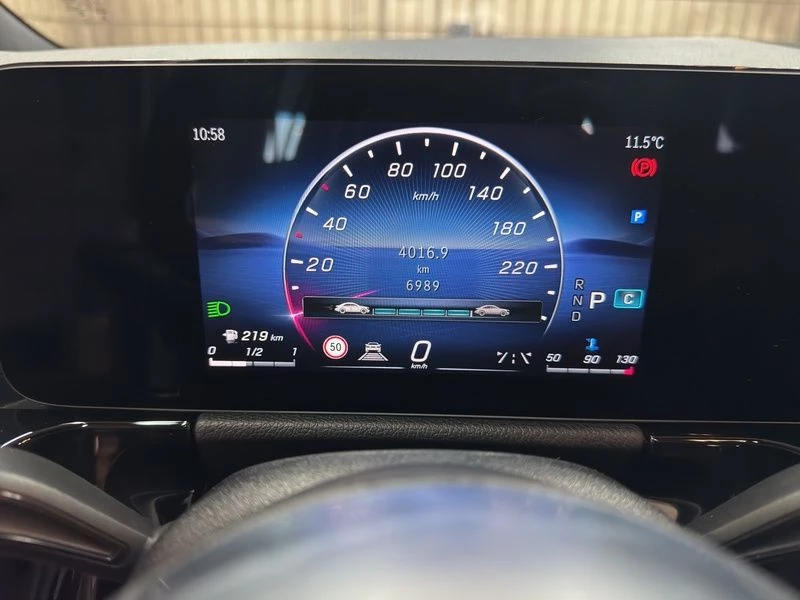 Mercedes-Benz-GLA-image-21