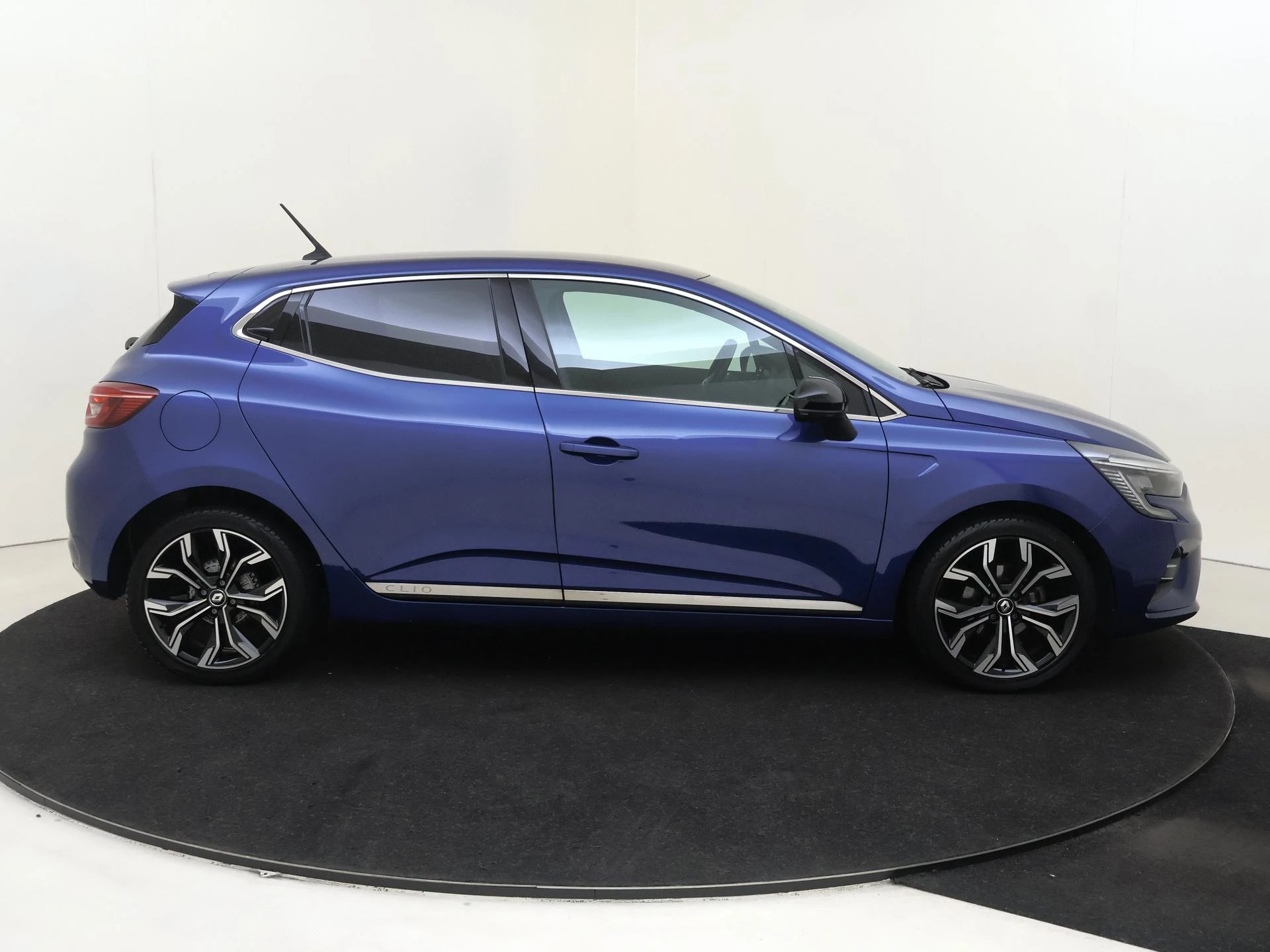 Renault-Clio-image-8