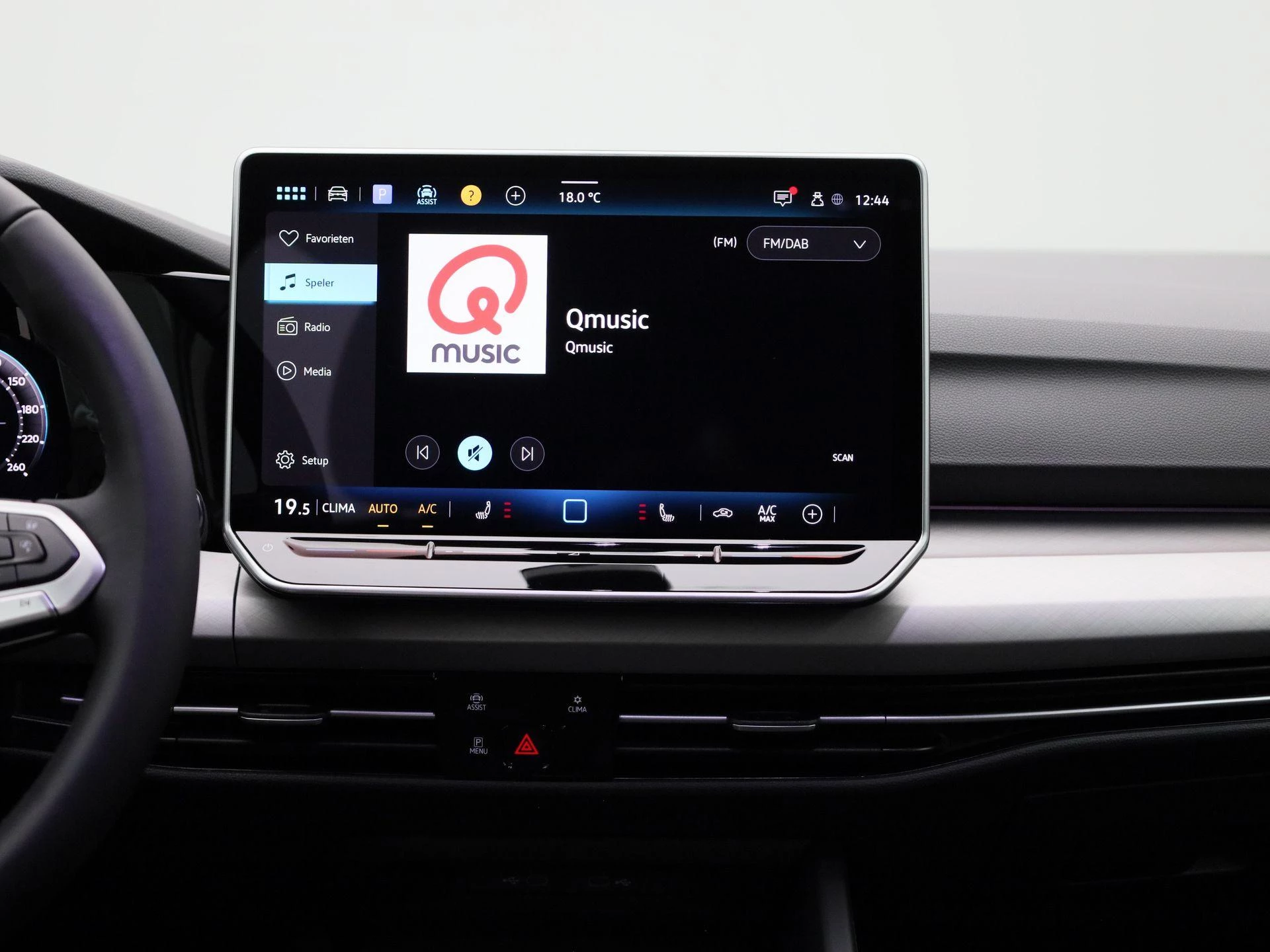 Volkswagen-Golf-image-8