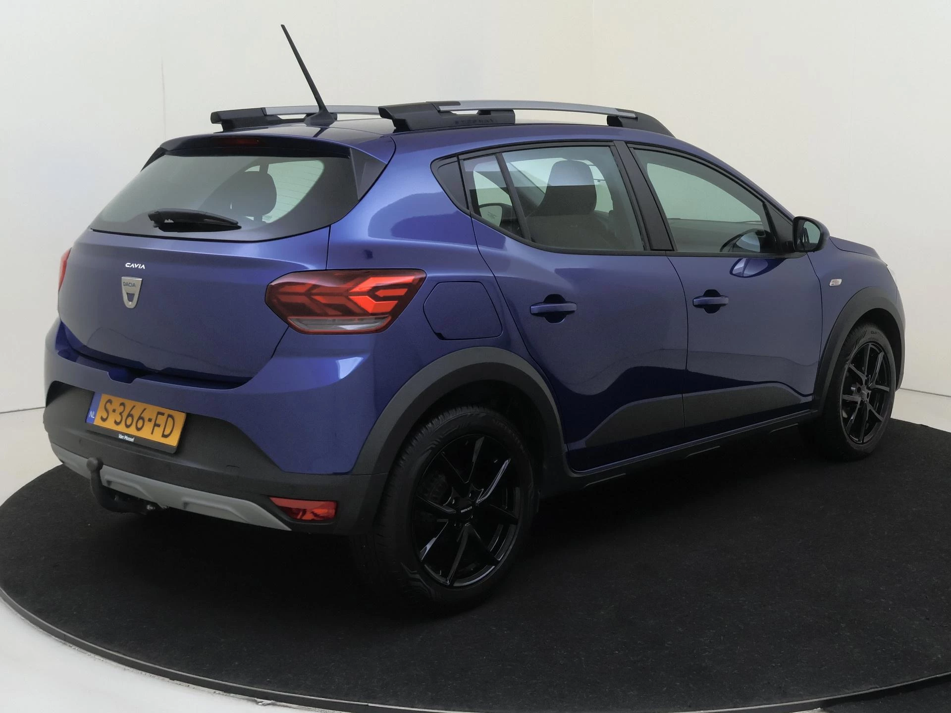 Dacia-Sandero Stepway-image-3