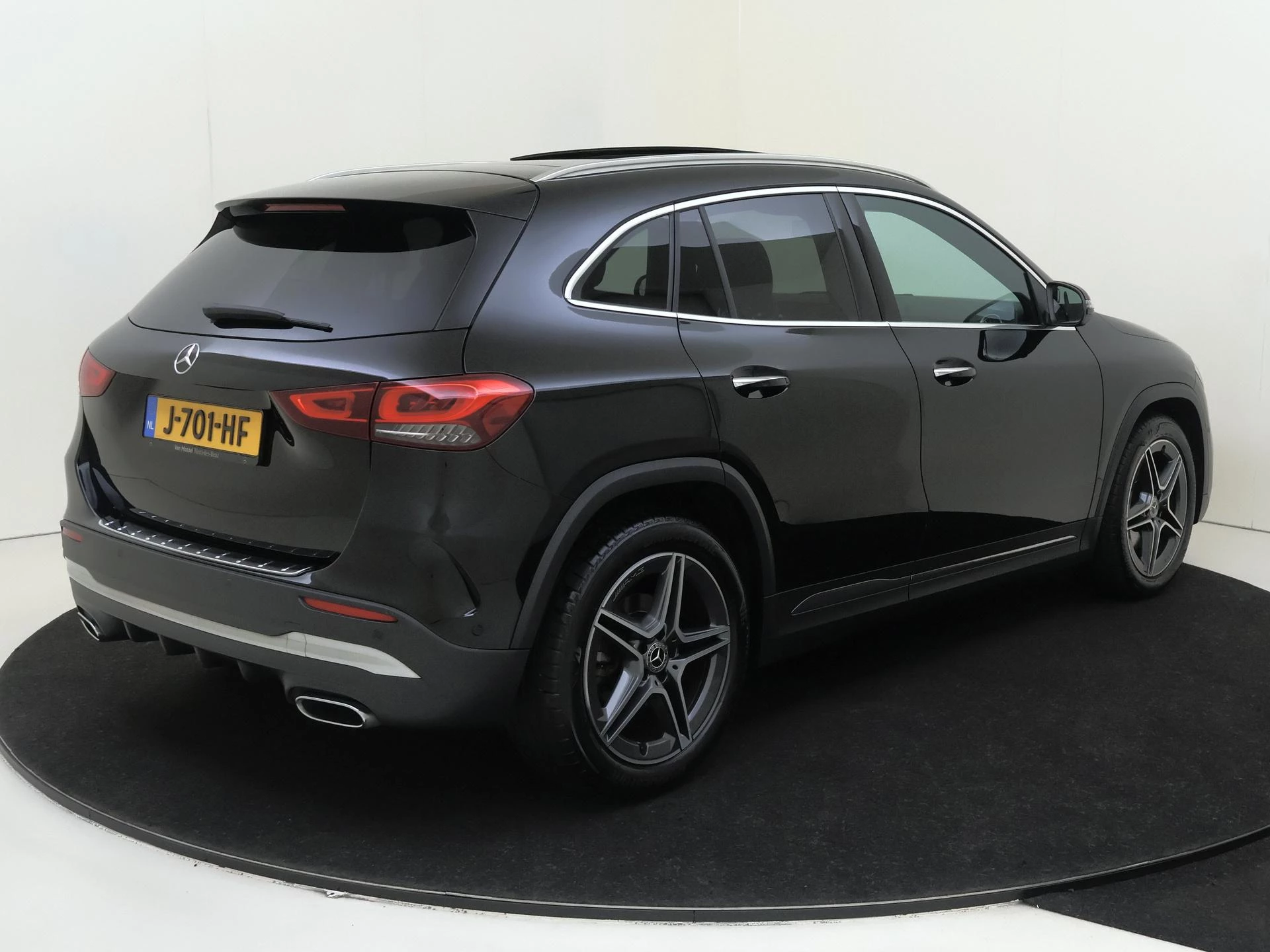 Mercedes-Benz-GLA-image-3