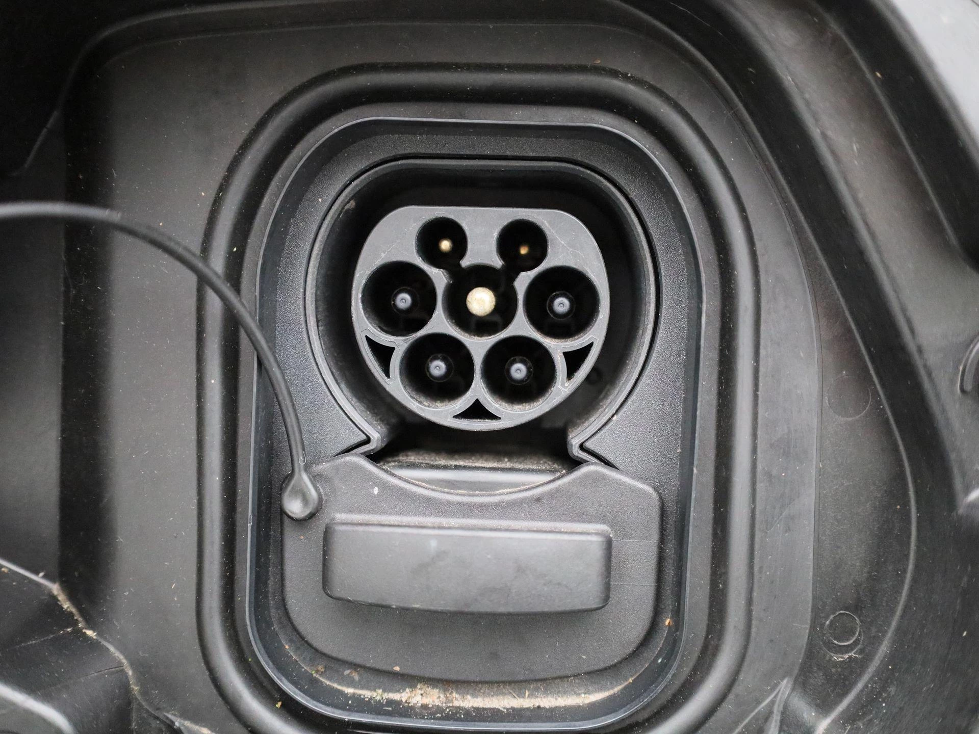 Peugeot-e-208-image-12