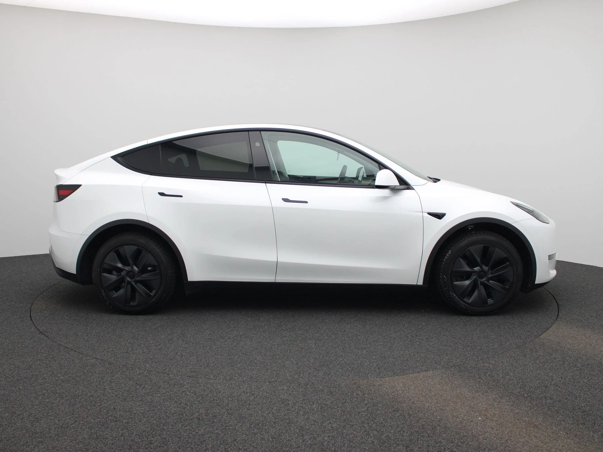 Tesla-Model Y-image-5