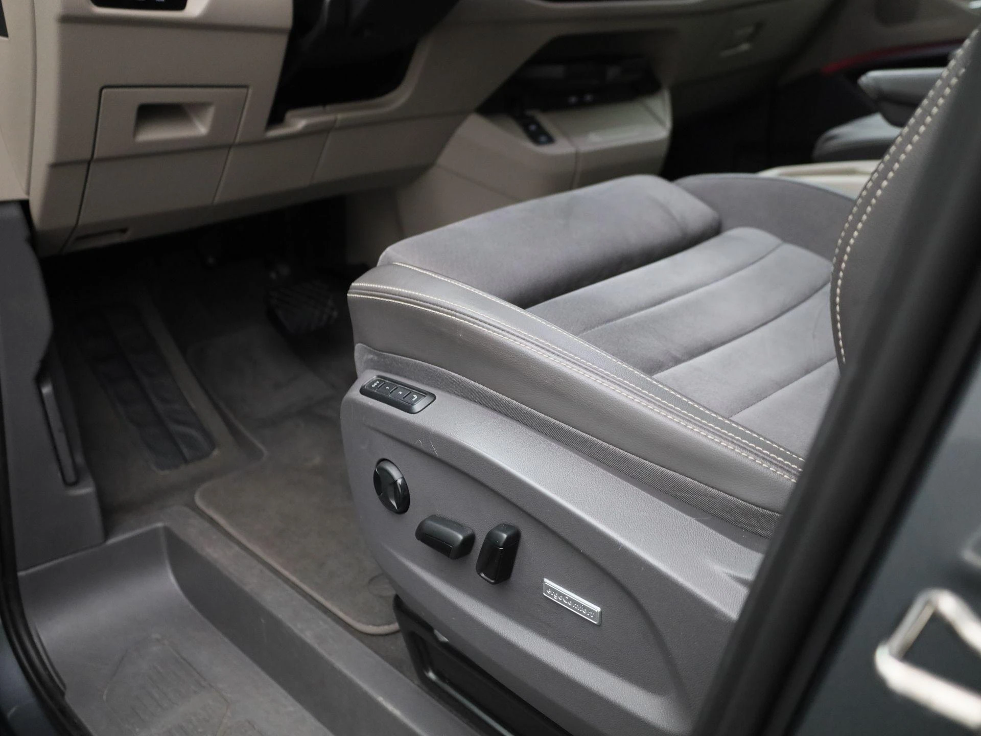 Volkswagen-Multivan-image-39