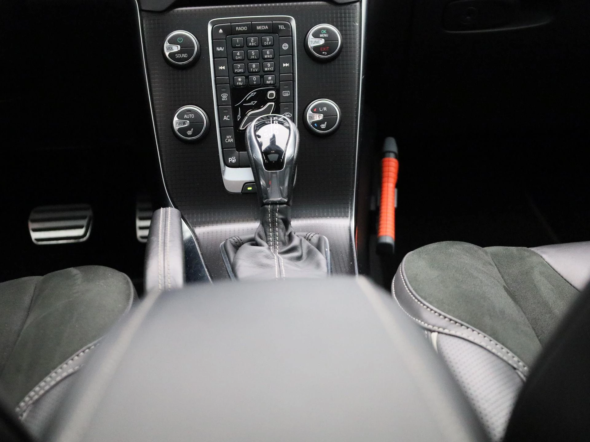 Volvo-V40-image-9