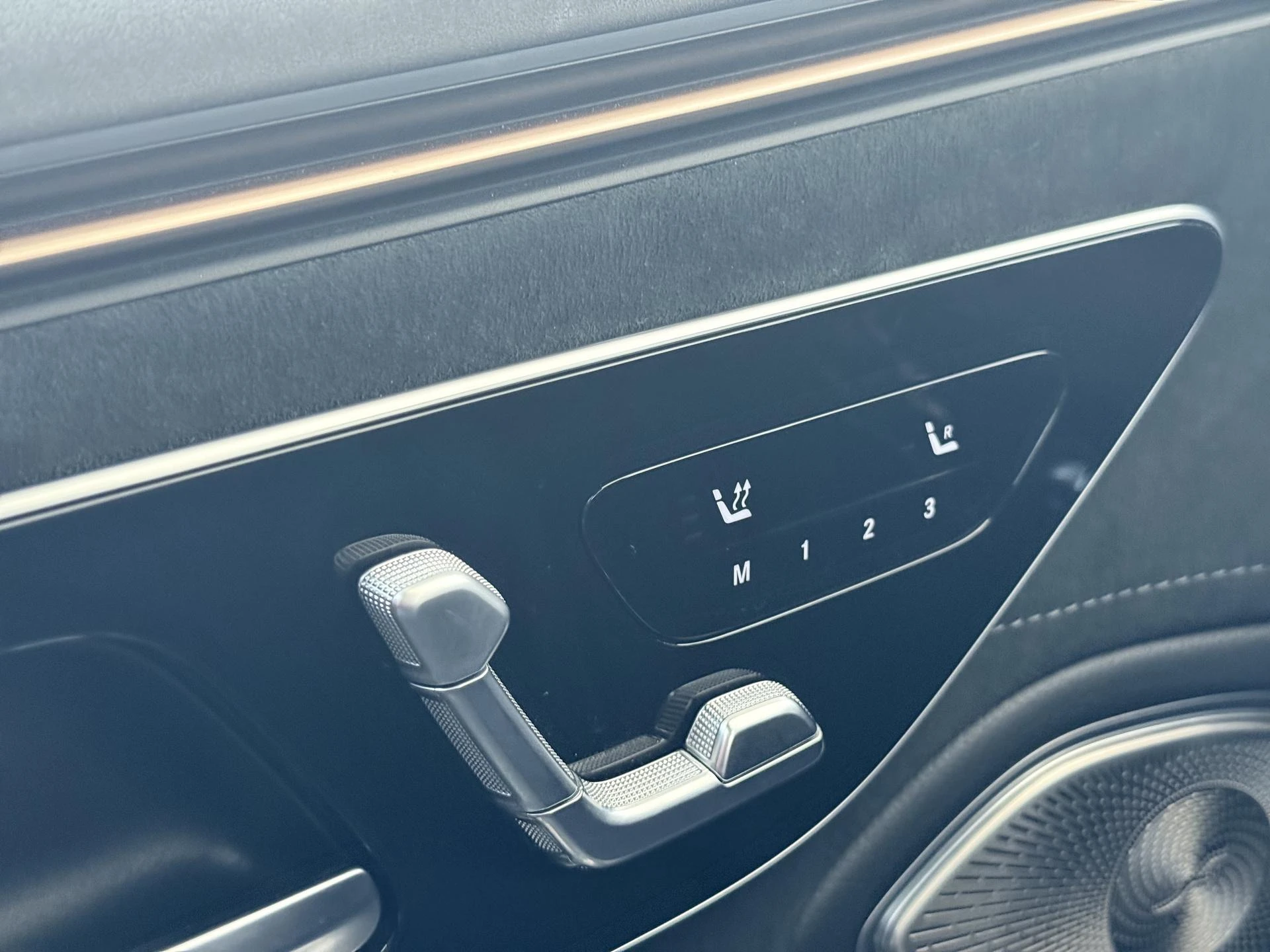 Mercedes-Benz-EQS-image-26