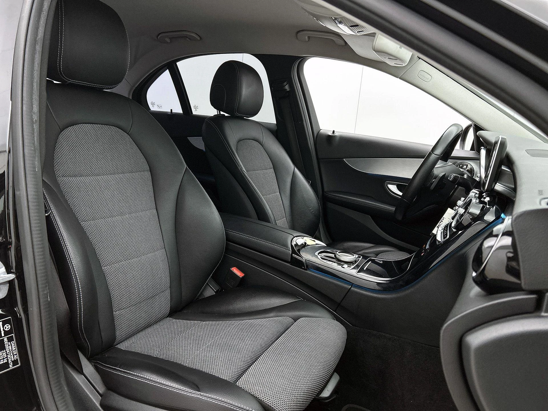 Mercedes-Benz-C-Klasse-image-38