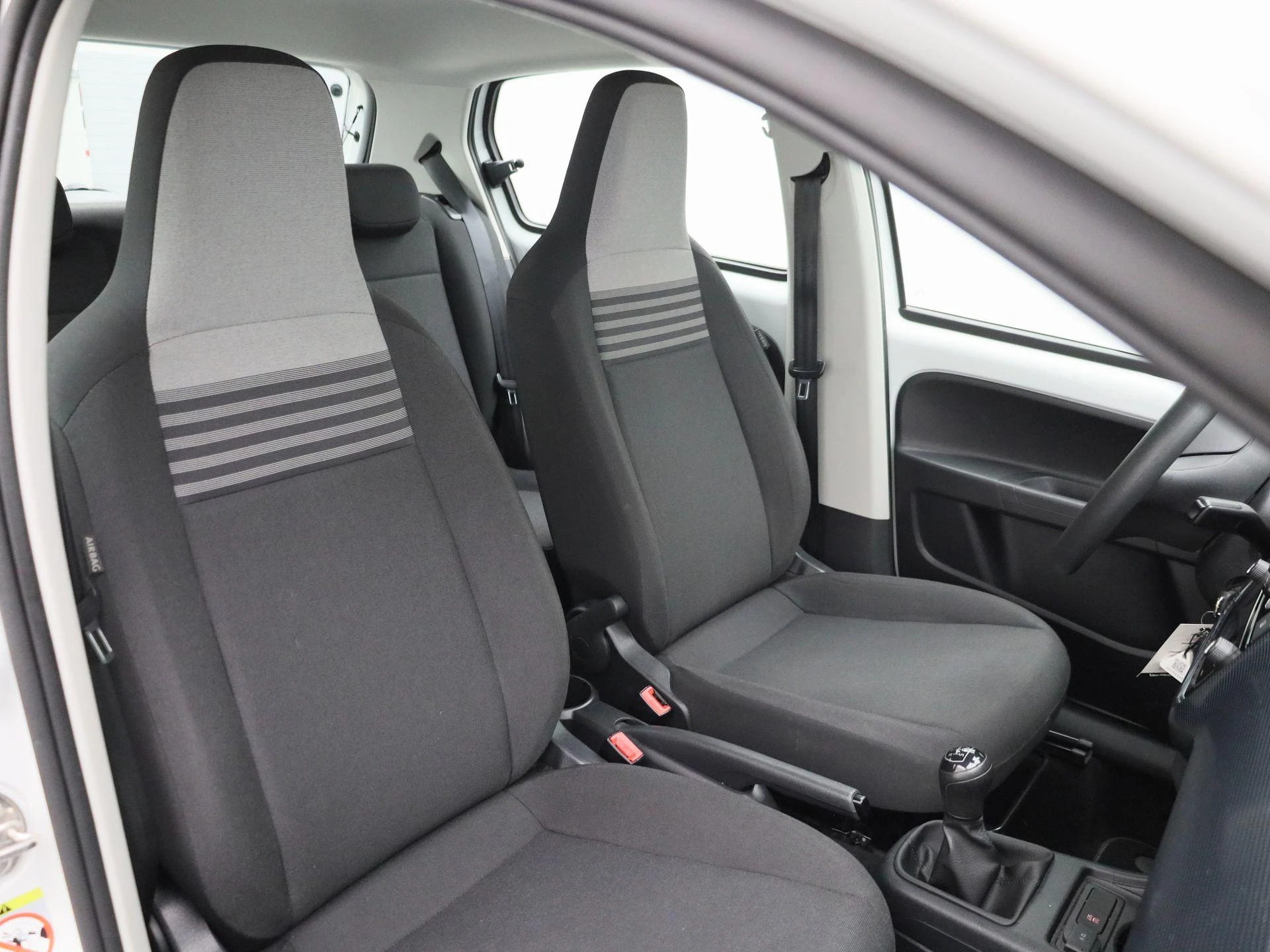 Volkswagen-up!-image-28