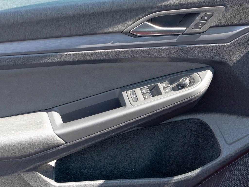 Volkswagen-Golf-image-18