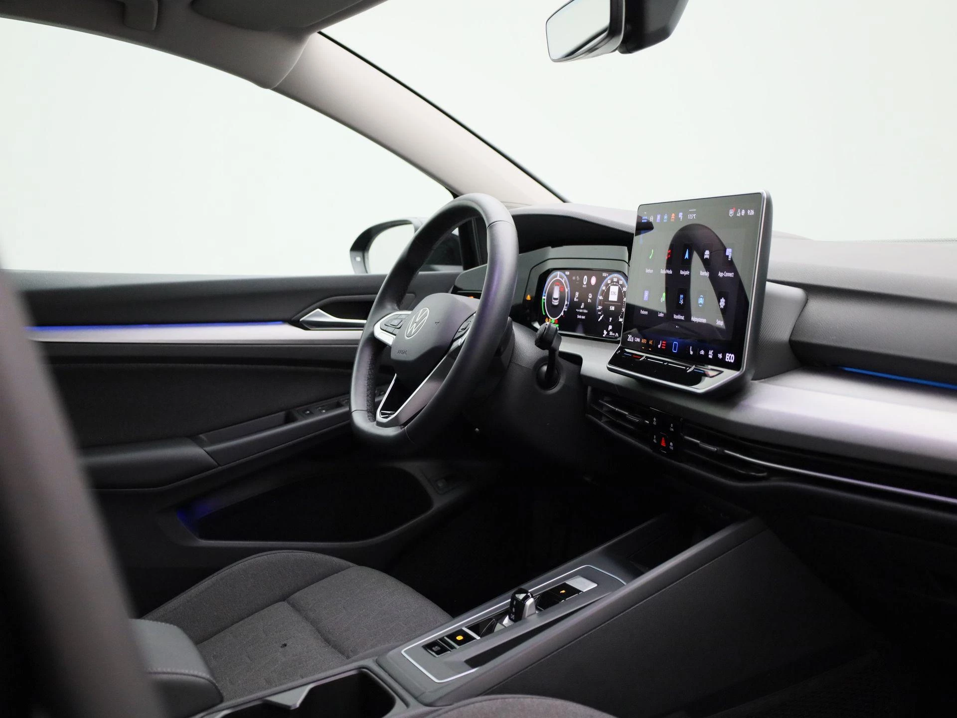 Volkswagen-Golf-image-32