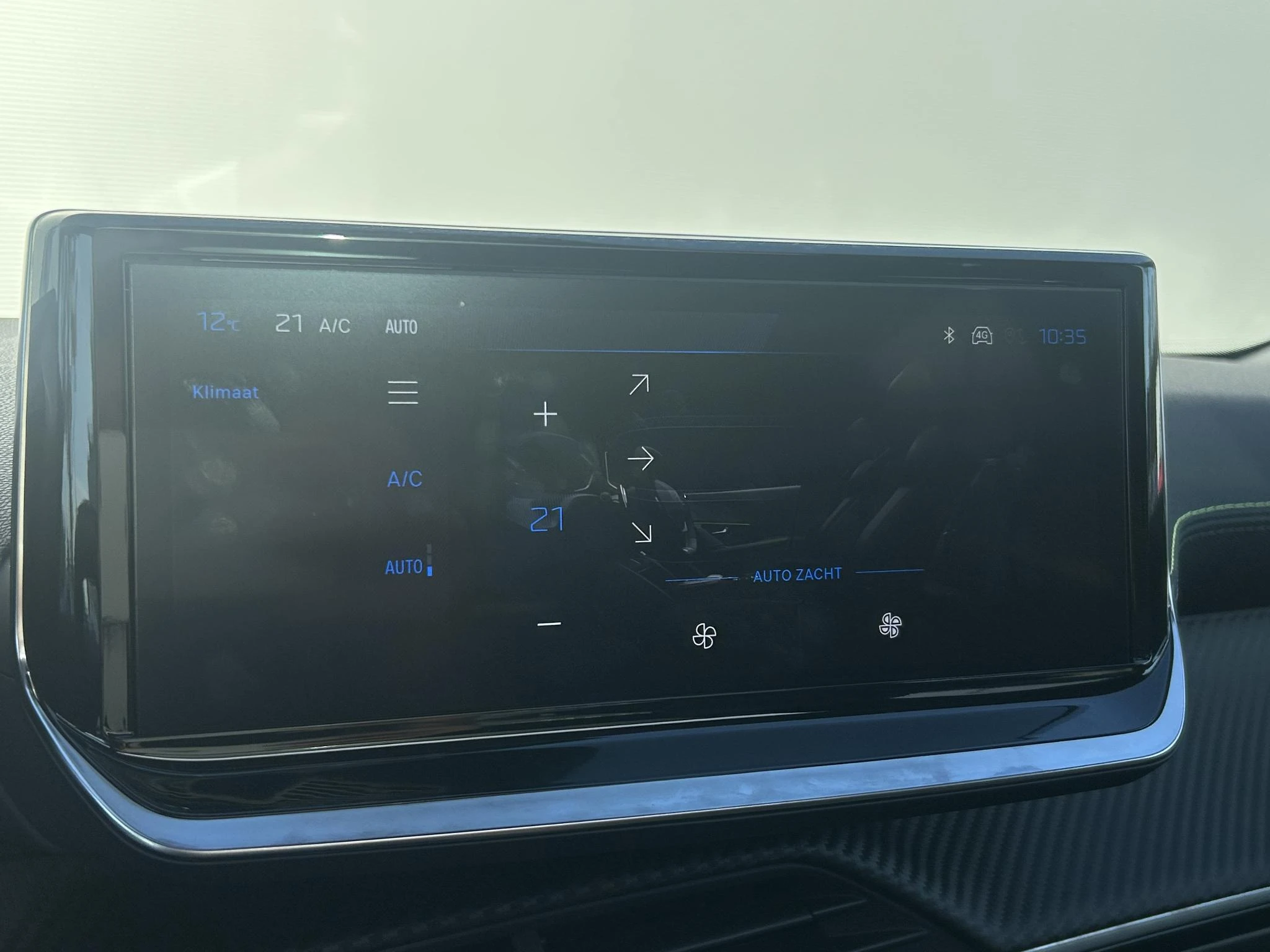 Peugeot-2008-image-12