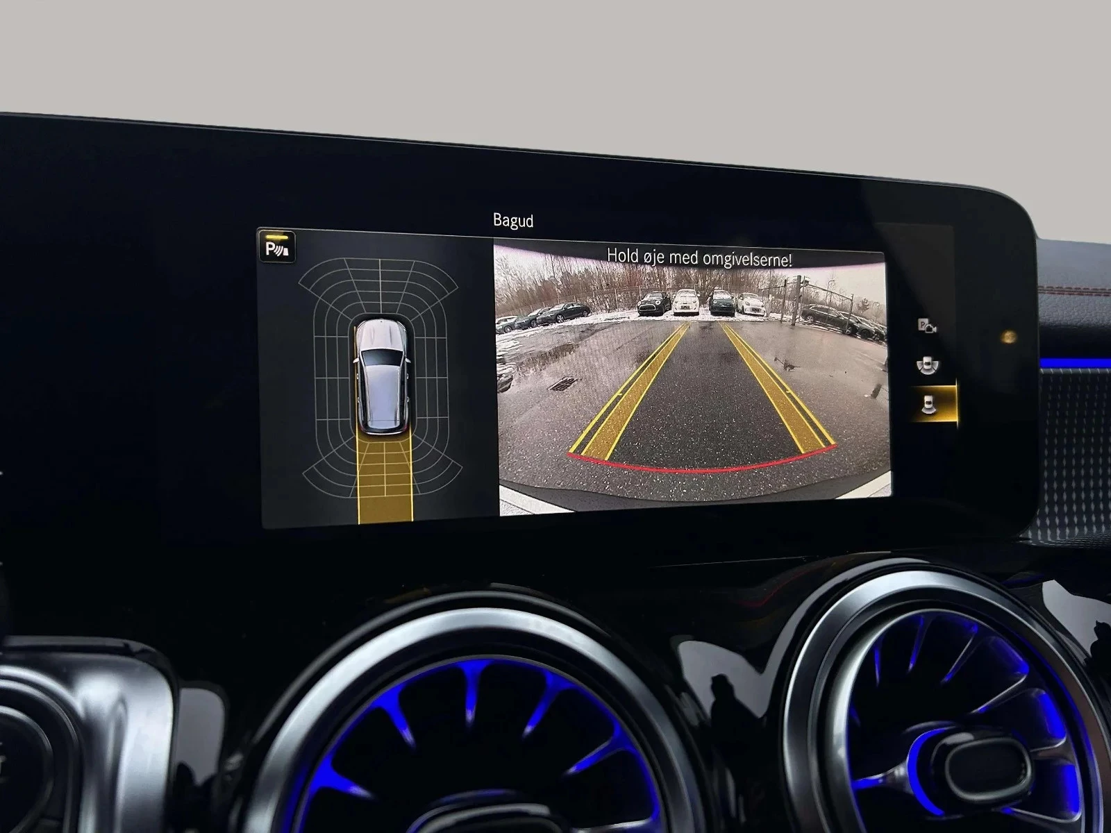 Mercedes-Benz-EQB-image-16